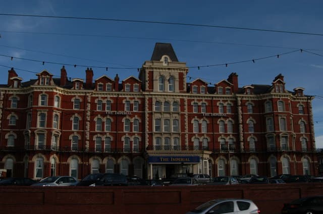 The Imperial Hotel, Blackpool (via Wikimedia Commons, CC BY-SA 2.0)