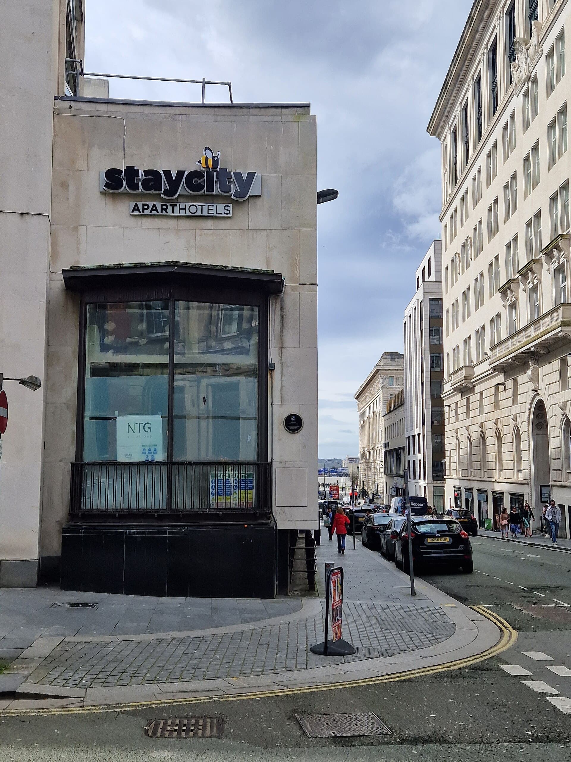 Staycity Aparthotels Liverpool Waterfront (via Wikimedia Commons, CC BY-SA 4.0)