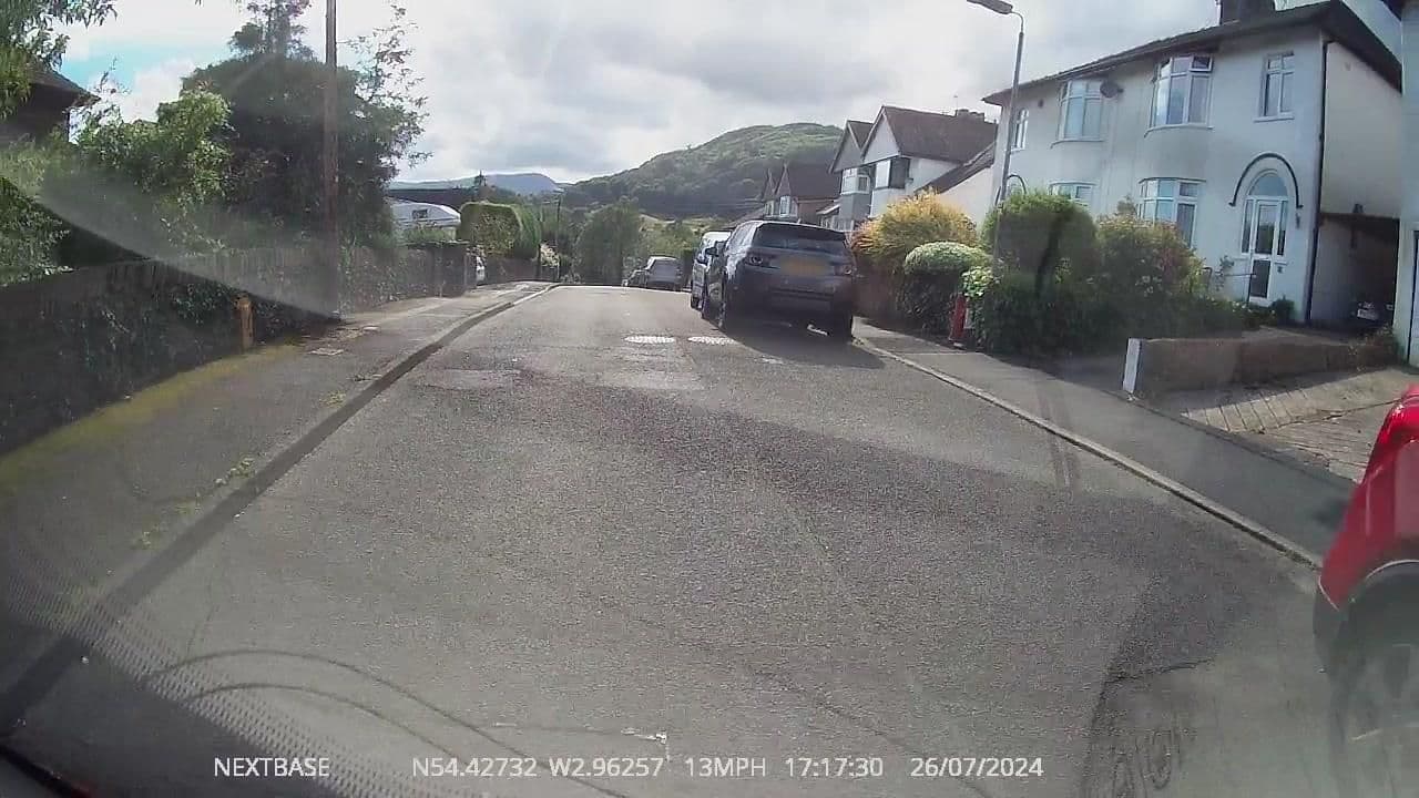 Street view near Lyndhurst Hotel, Ambleside — © OrangeHurst97 (CC BY-SA · Mapillary)
