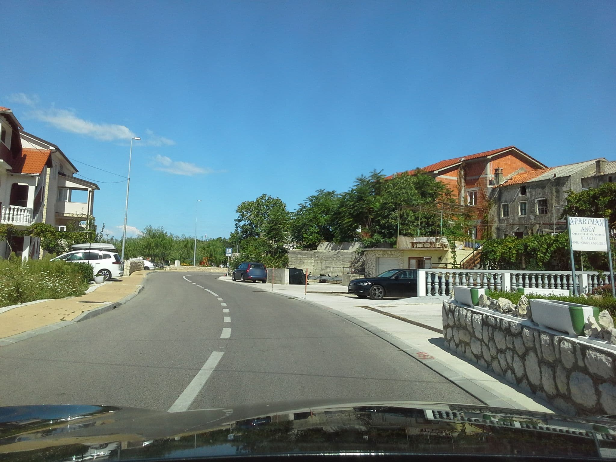 Street view near Apartmani ancy, Lopar — © klypern (CC BY-SA · Mapillary)