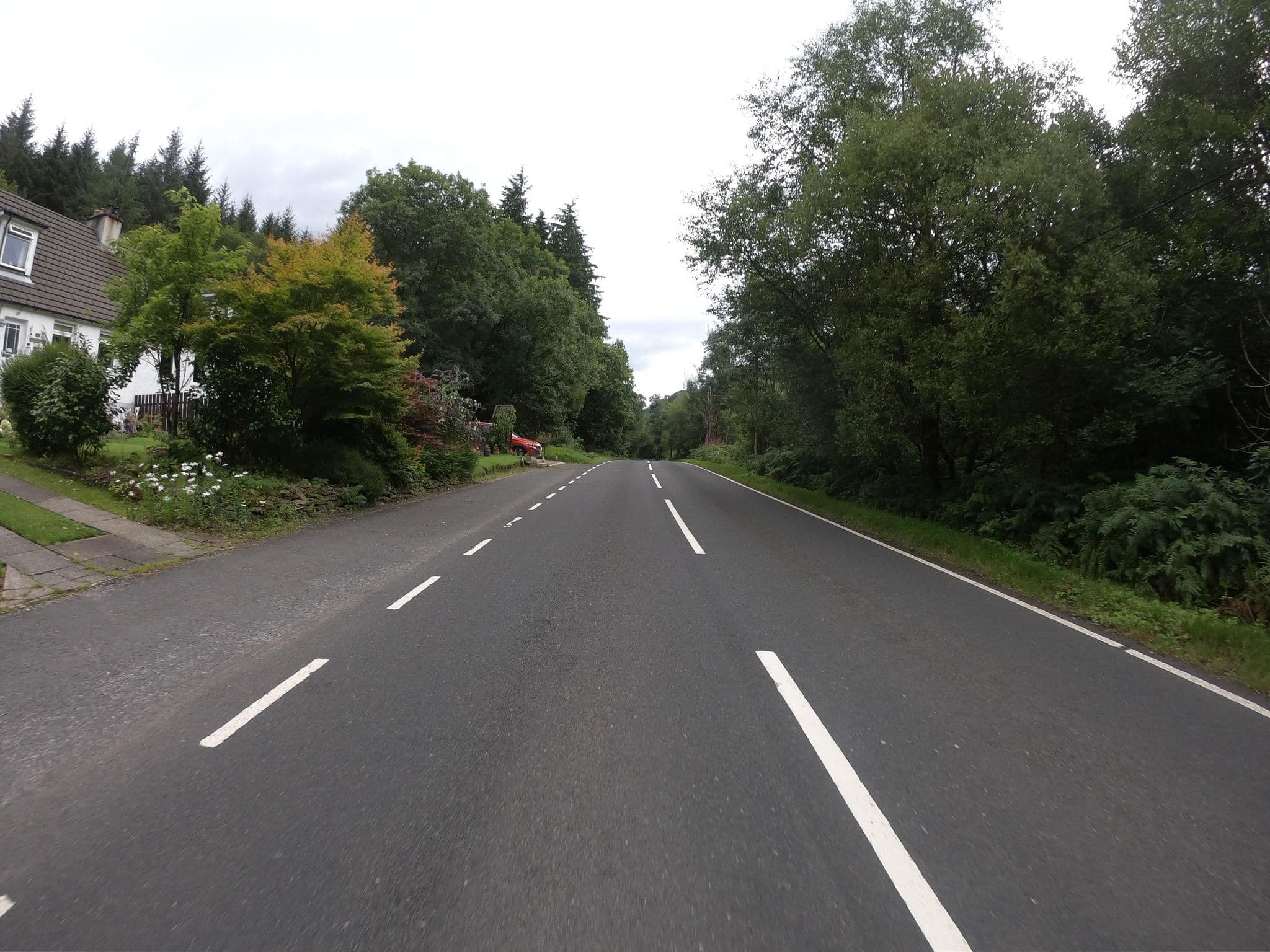 Street view near Stratheck Holiday Park, Garelochhead — © joostjakob (CC BY-SA · Mapillary)