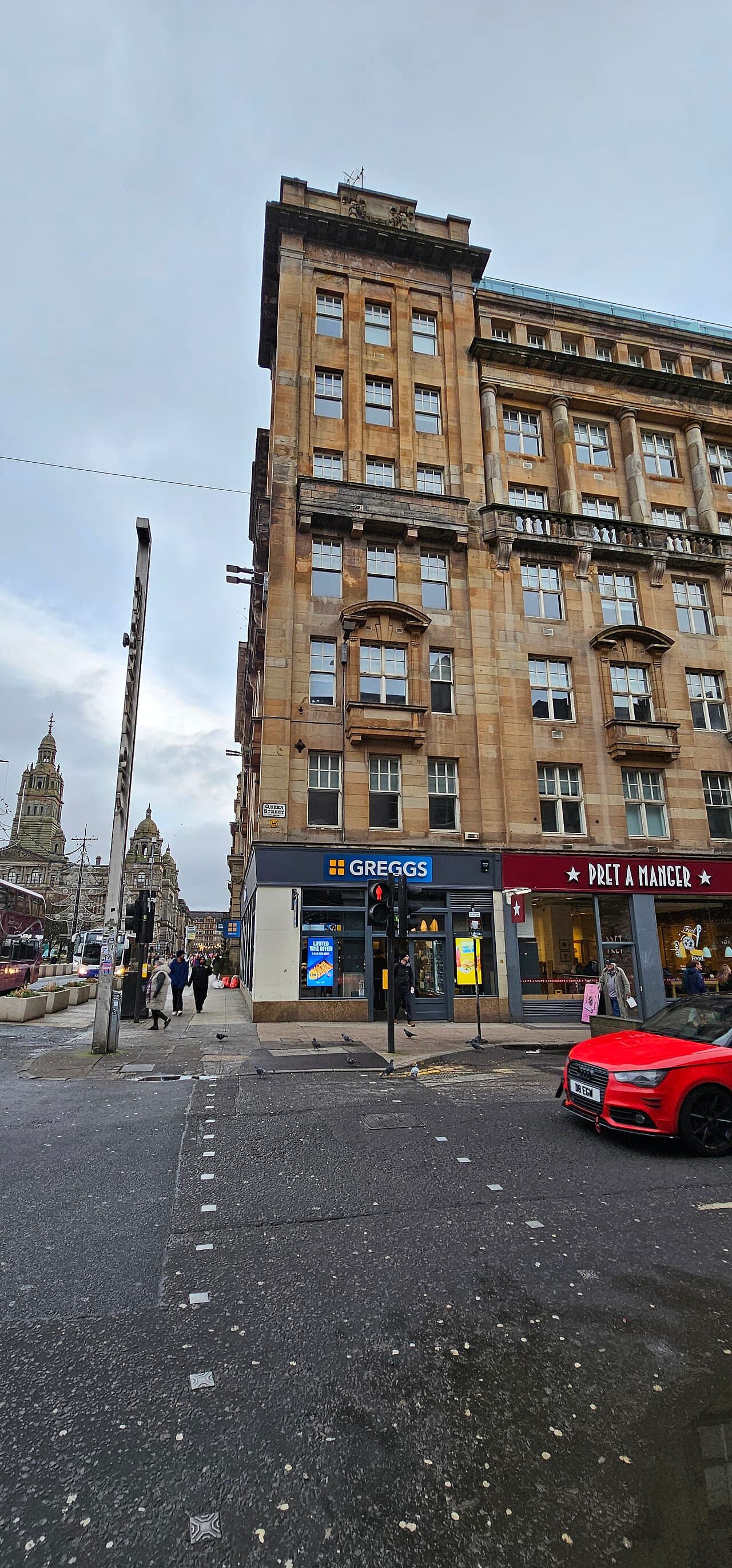 Premier Suites Plus Glasgow (via Wikimedia Commons, CC BY-SA 3.0)