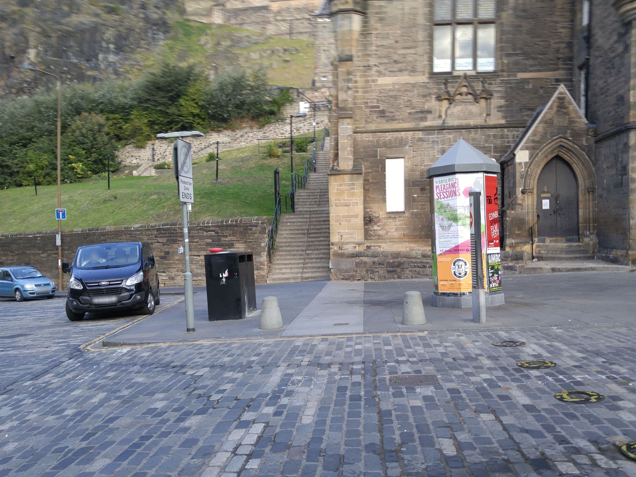 Street view near Travelodge, Edinburgh — © eneerhut (CC BY-SA · Mapillary)