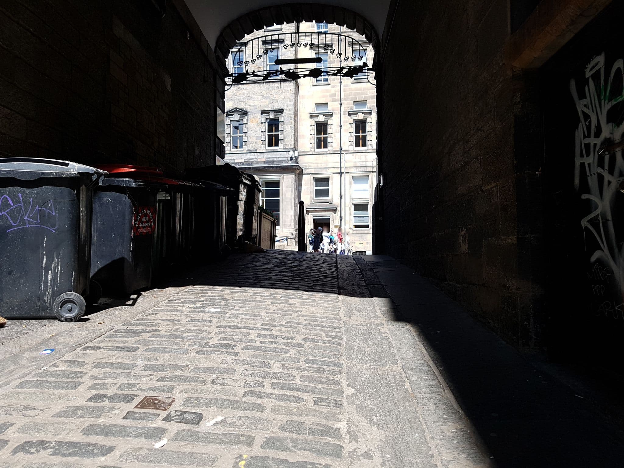 Street view near Sumptous Apartment On High Street, Edinburgh — © pbb (CC BY-SA · Mapillary)