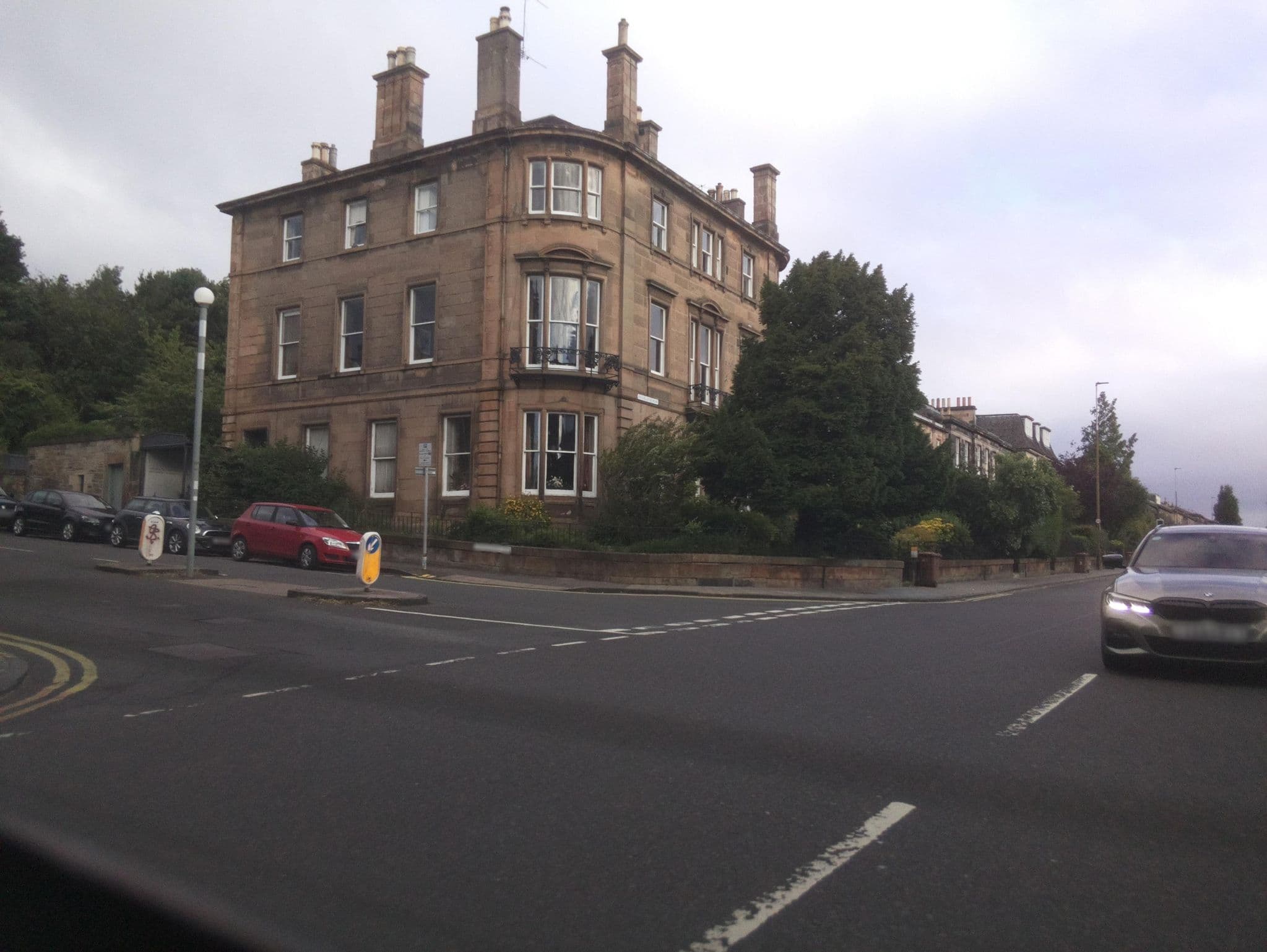 Street view near Inverleith Hotel, Edinburgh — © southglos (CC BY-SA · Mapillary)