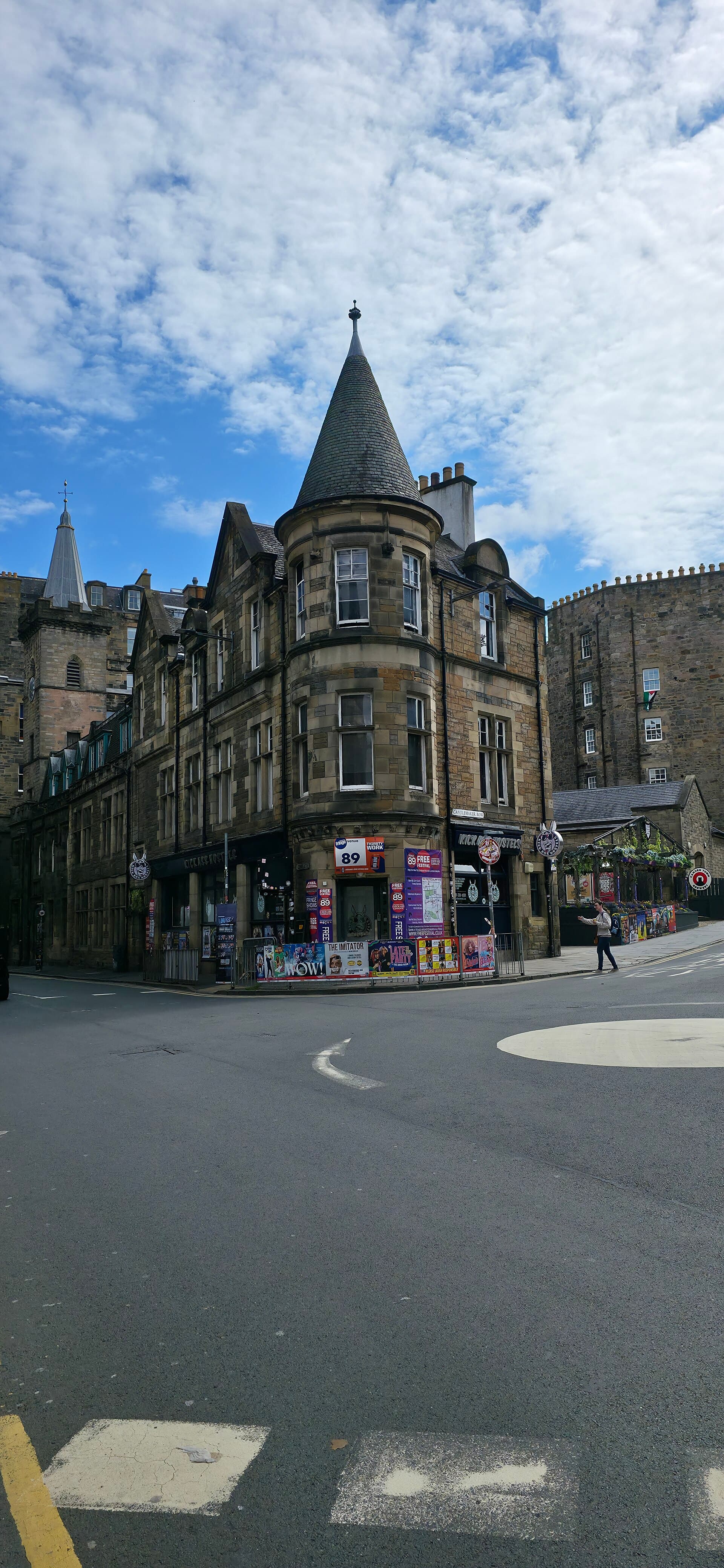 Kick Ass Greyfriars (via Wikimedia Commons, CC BY-SA 4.0)