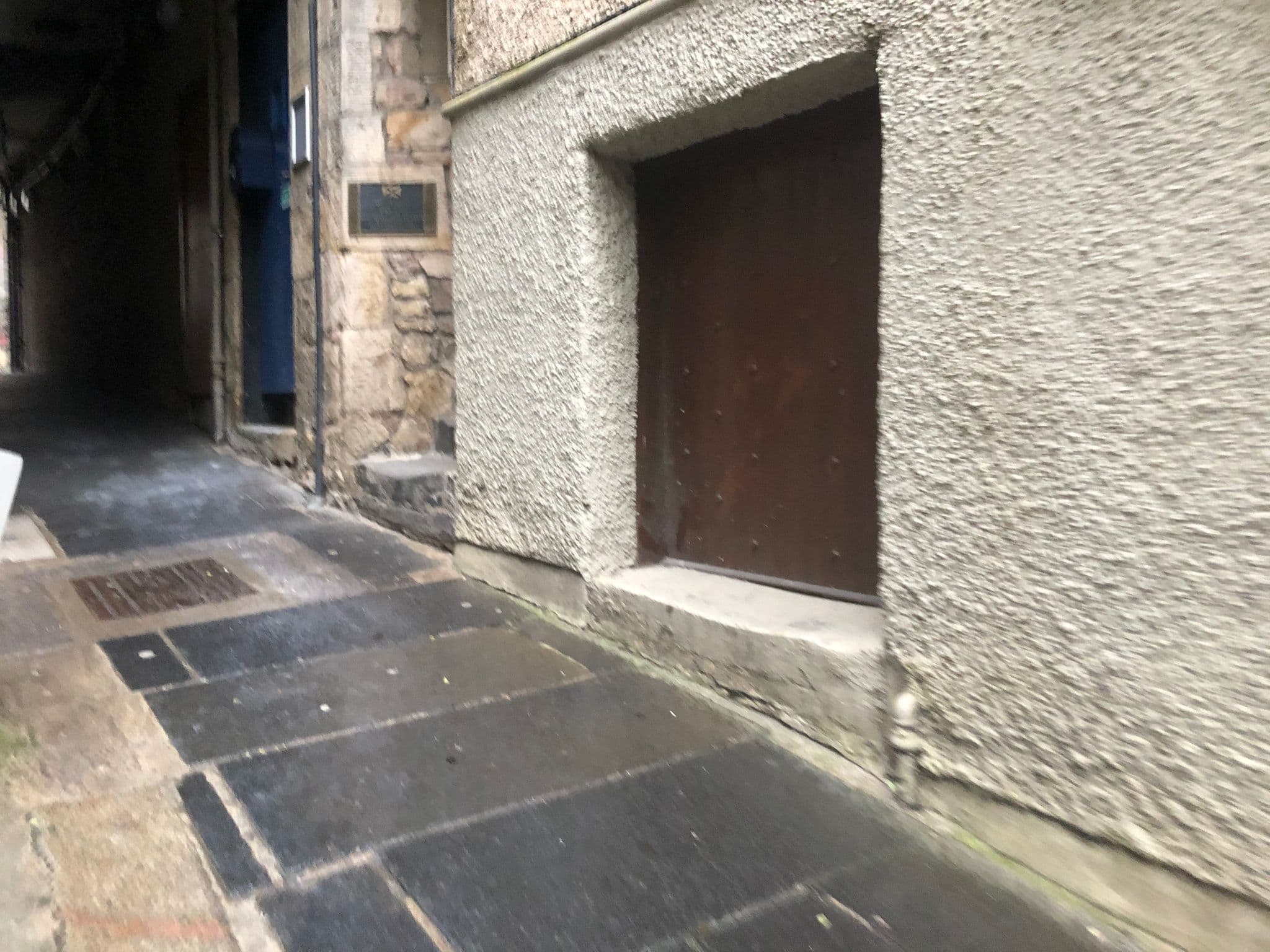 Street view near Edinburgh Castle Accommodation Apartment – Dragon Apartments, Edinburgh — © drnoble (CC BY-SA · Mapillary)