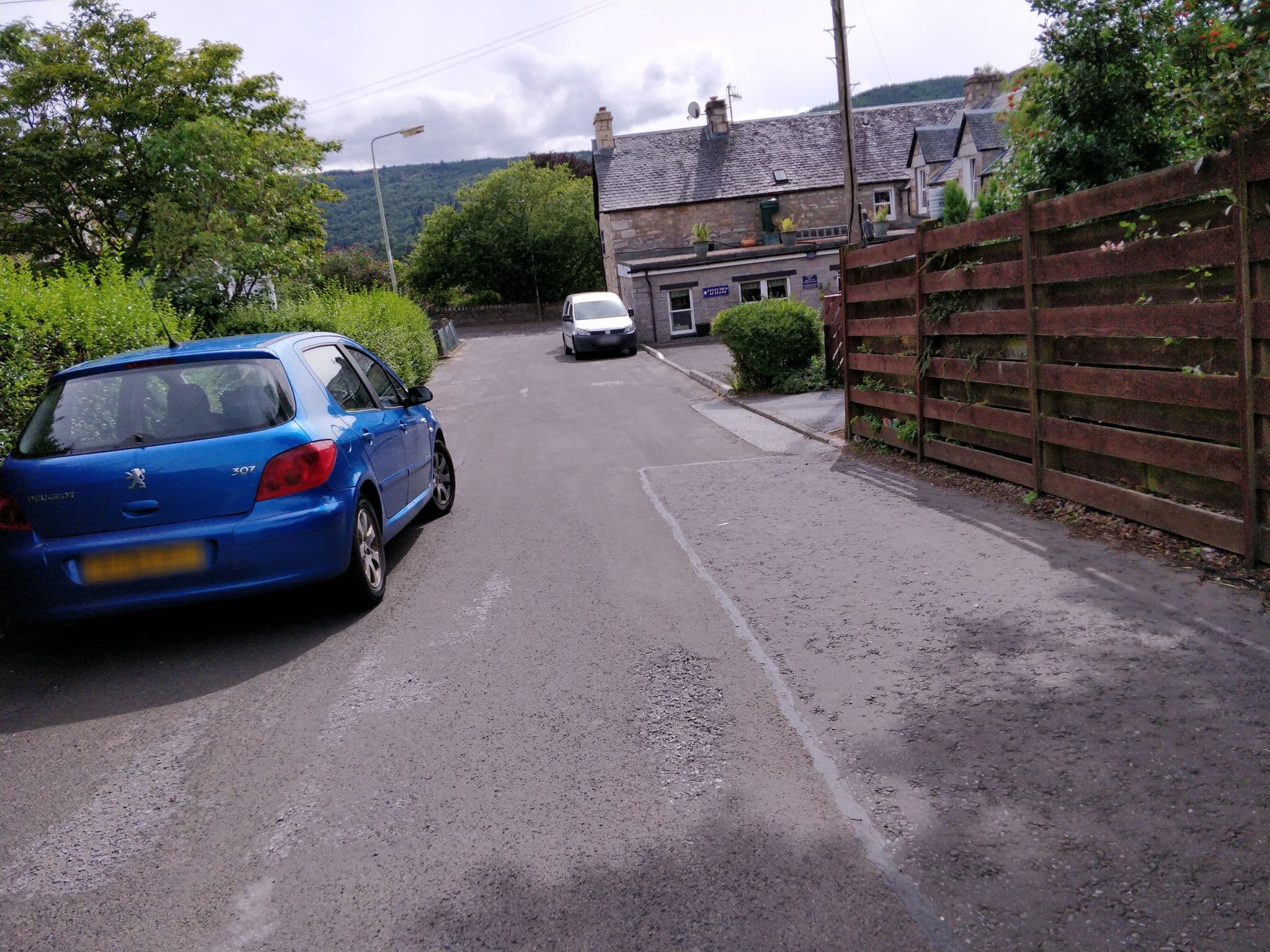 Street view near Lugonia, Pitlochry — © amaurycarrade (CC BY-SA · Mapillary)