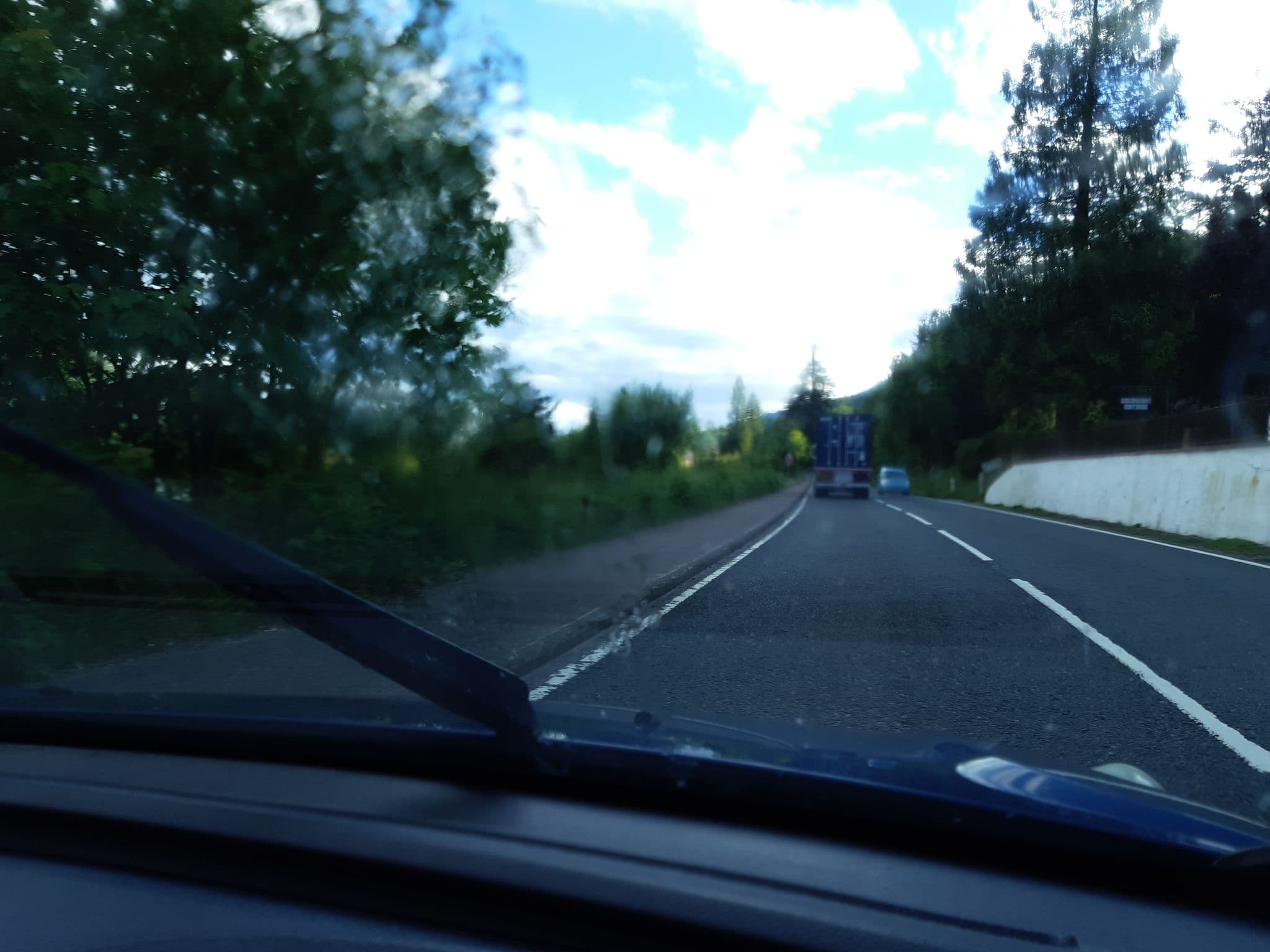 Street view near Goldberry Cottage B&B, Garelochhead — © markwimpenny (CC BY-SA · Mapillary)