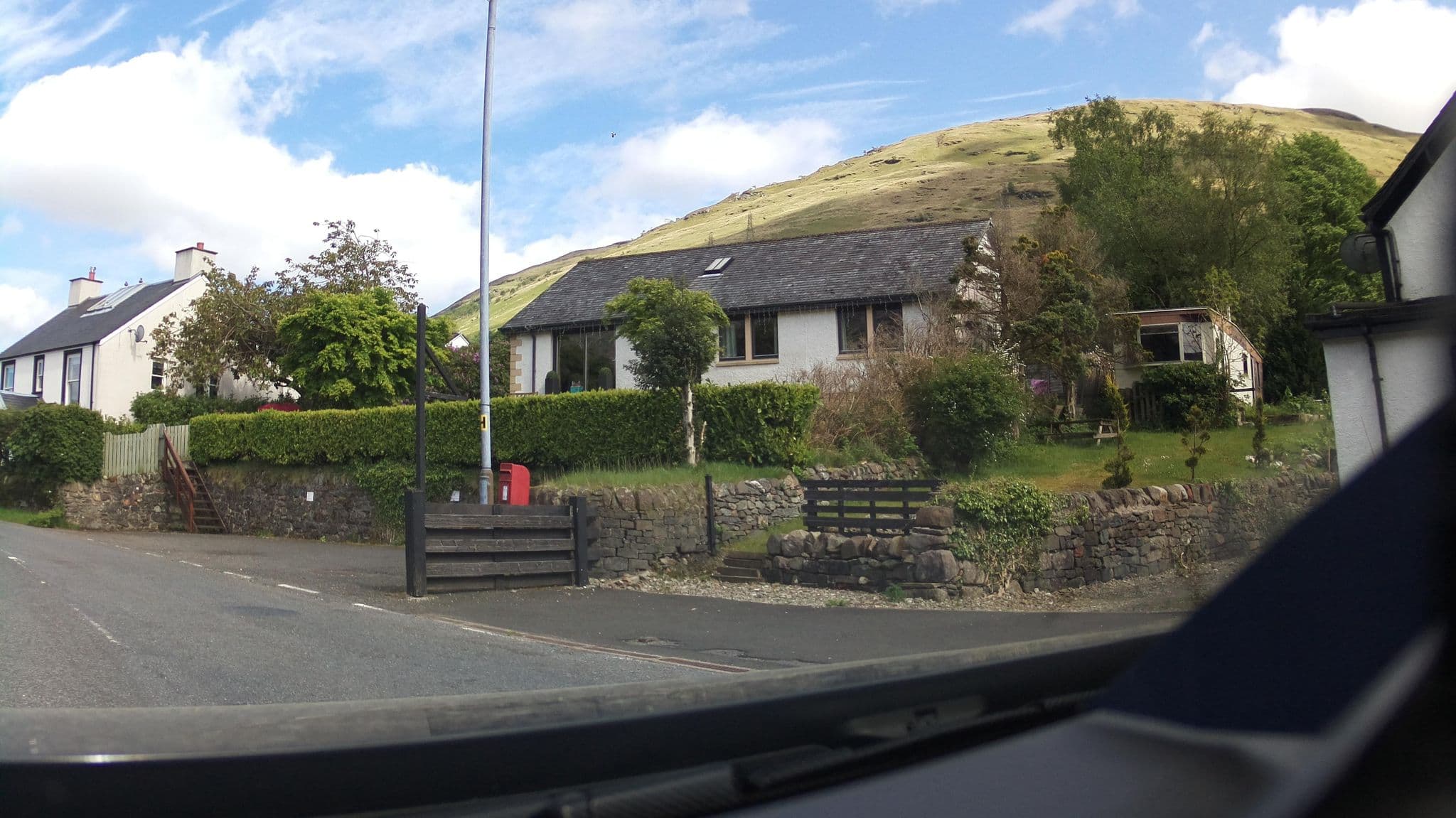 Street view near An Còrr Bed and Breakfast, Garelochhead — © southglos (CC BY-SA · Mapillary)