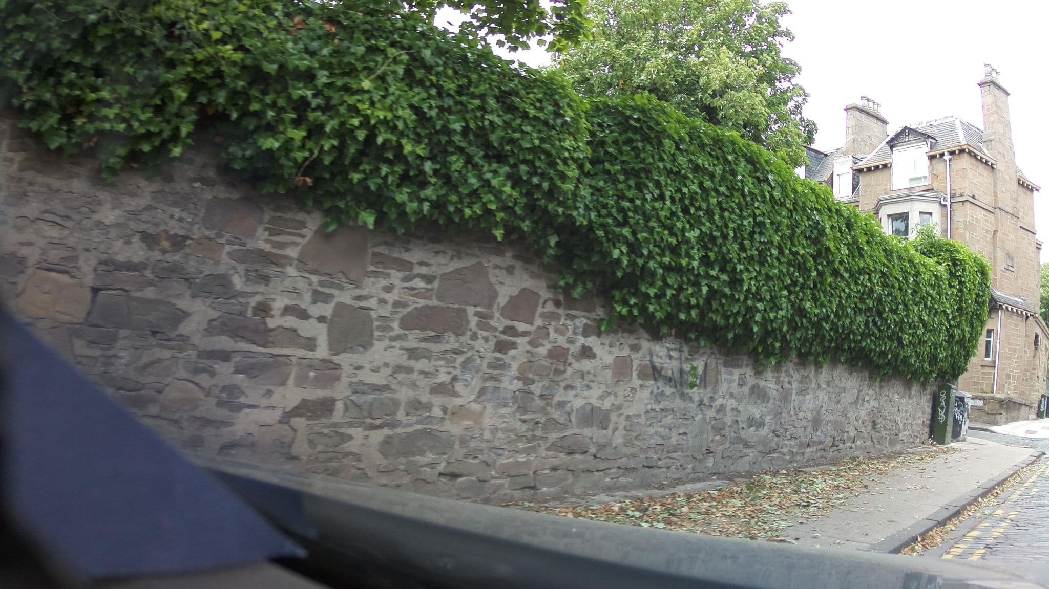 Street view near The Bruce Hotel, Dundee — © southglos (CC BY-SA · Mapillary)