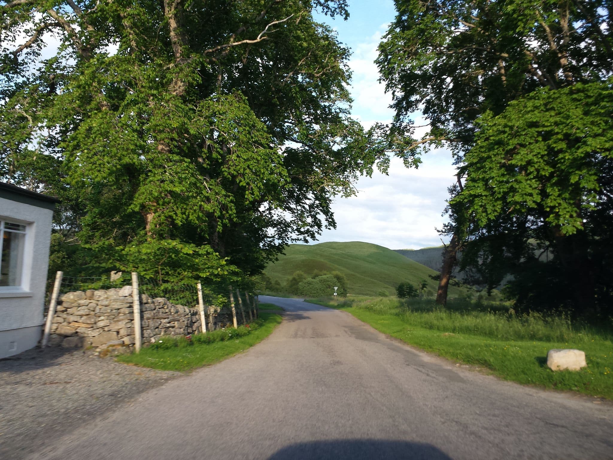 Street view near Oykelbridge Hotel, Ullapool — © rudolfmayer (CC BY-SA · Mapillary)