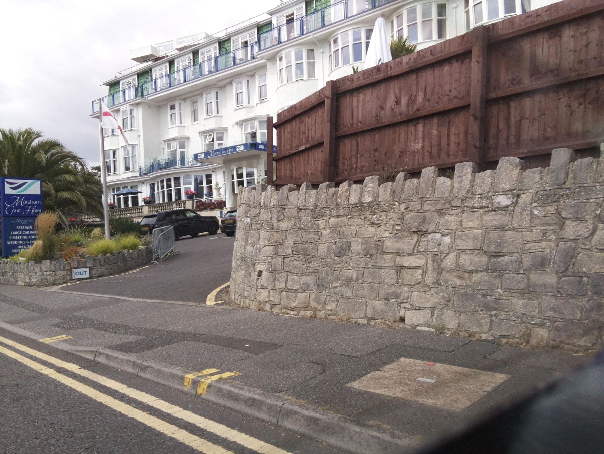 Street view near Days Hotel, Bournemouth — © southglos (CC BY-SA · Mapillary)