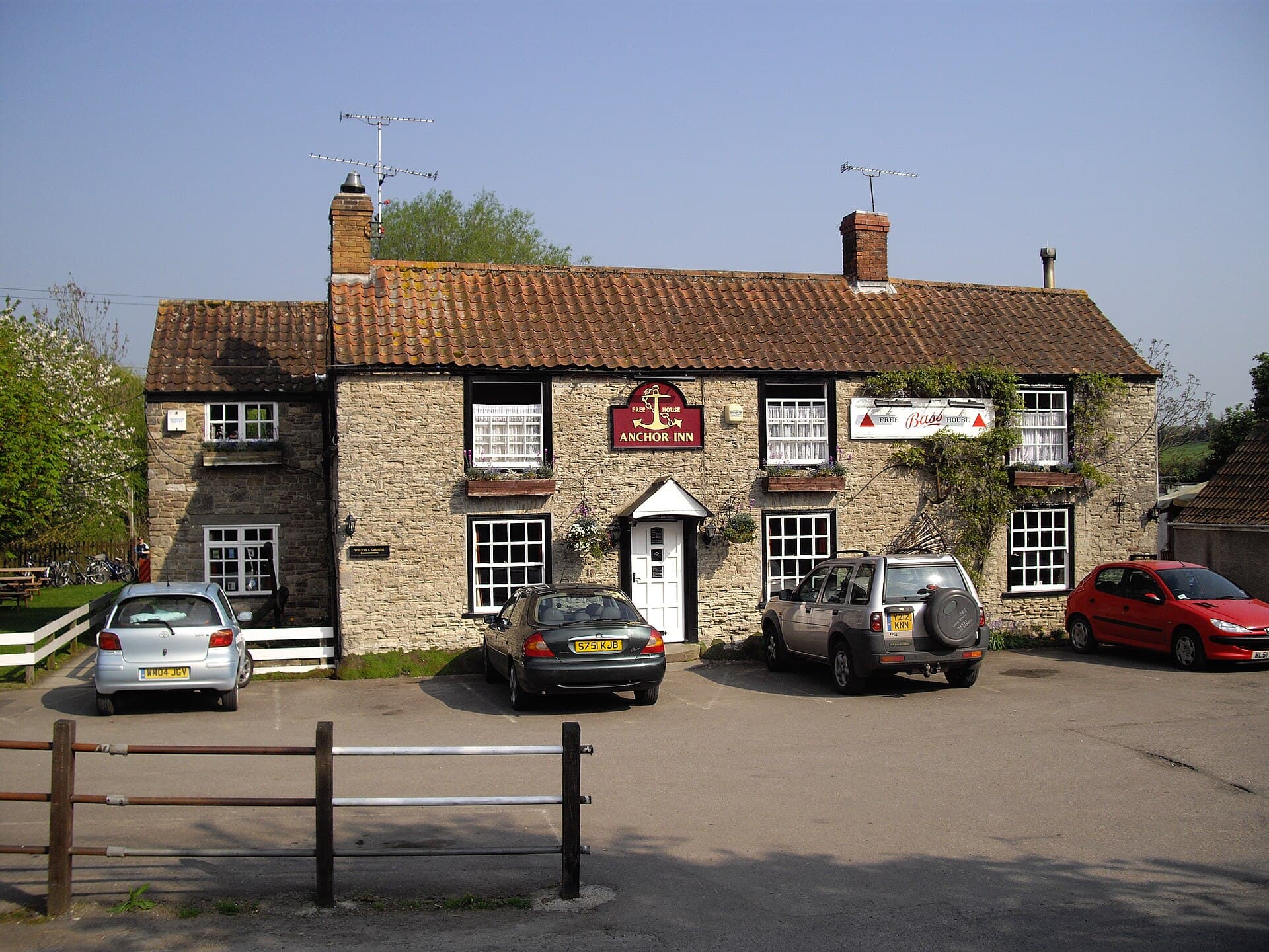 The Anchor Inn (via Wikimedia Commons, CC BY-SA 2.0)