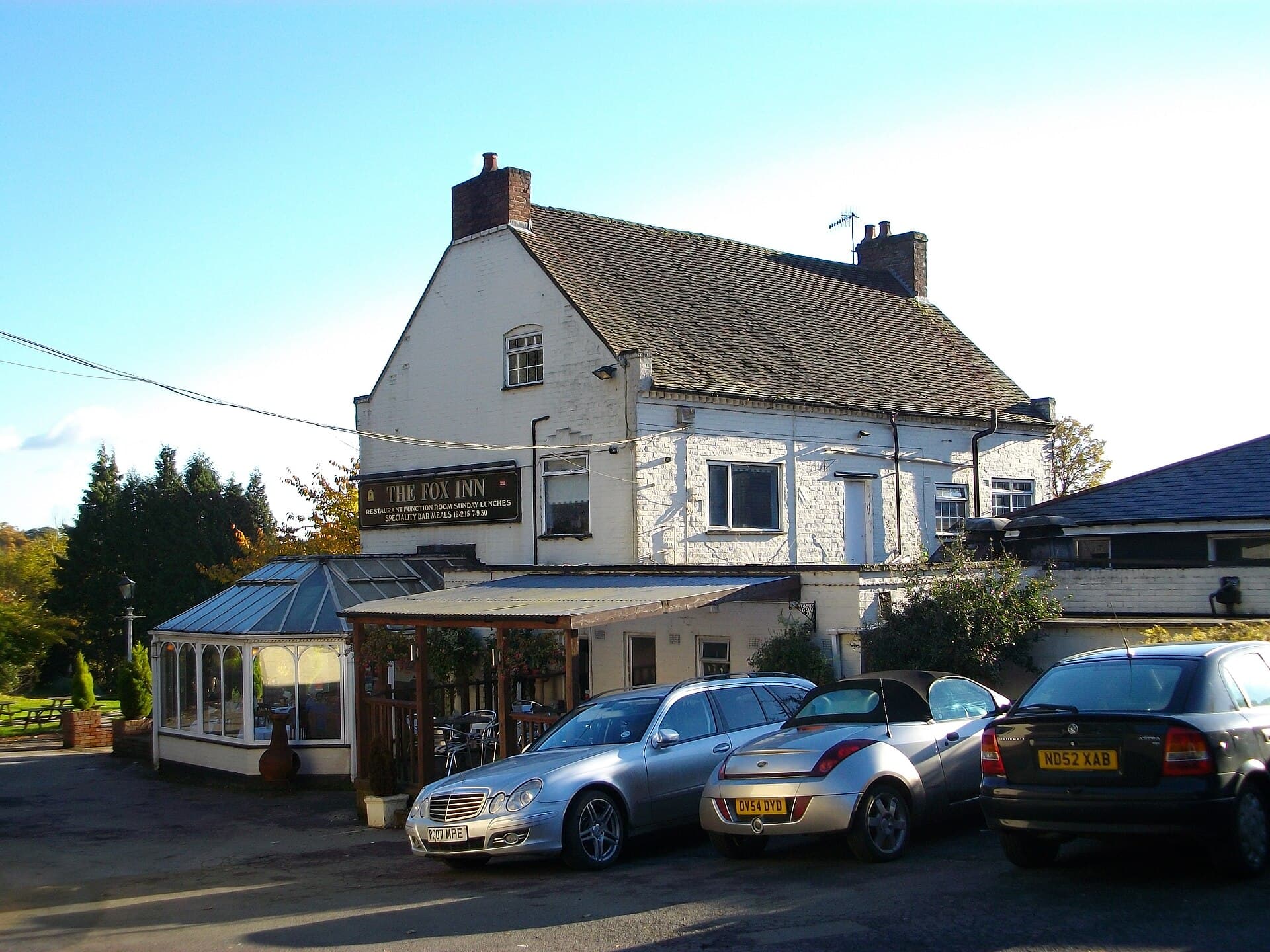 The Fox Inn (via Wikimedia Commons, CC BY-SA 2.0)