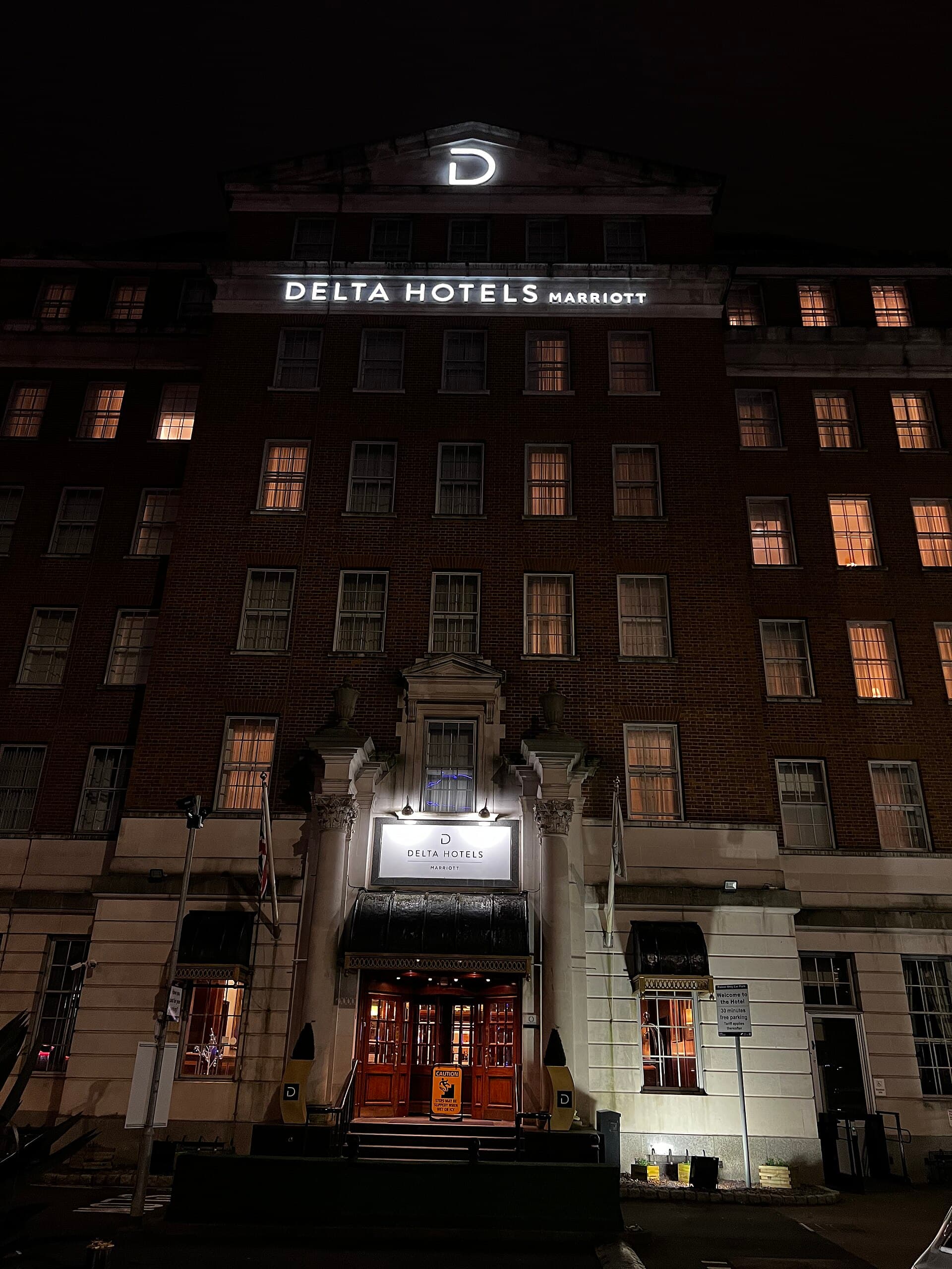 Birmingham Marriott (via Wikimedia Commons, CC BY-SA 3.0)