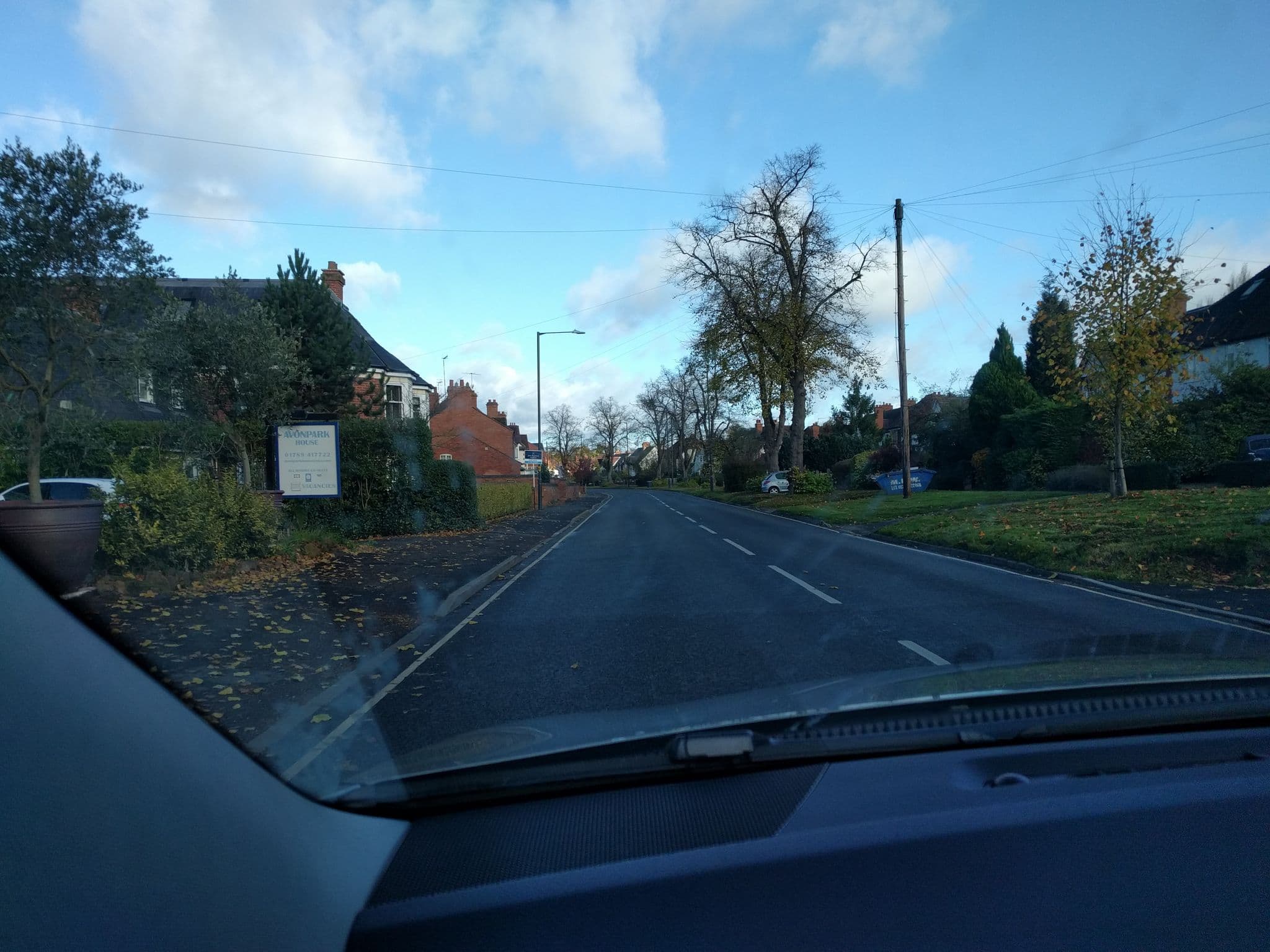 Street view near Avonpark House, Stratford-upon-Avon — © ebel (CC BY-SA · Mapillary)