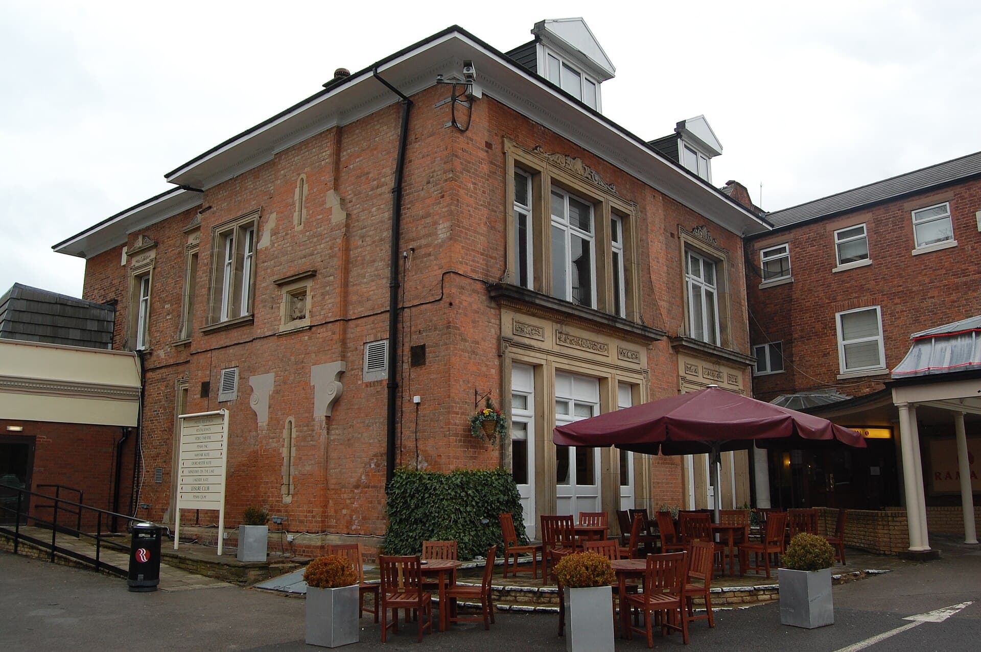 Penns Hall (via Wikimedia Commons, CC BY-SA 3.0)