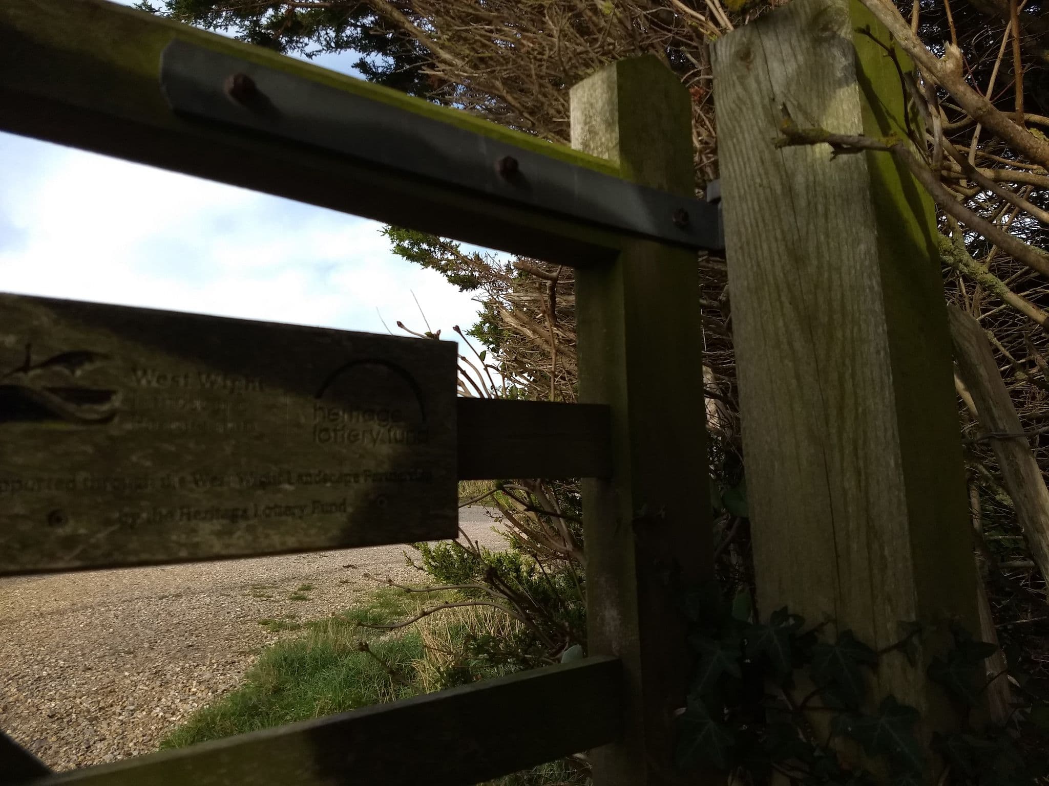 Street view near Kings Manor Farm, Freshwater — © mappernerd (CC BY-SA · Mapillary)
