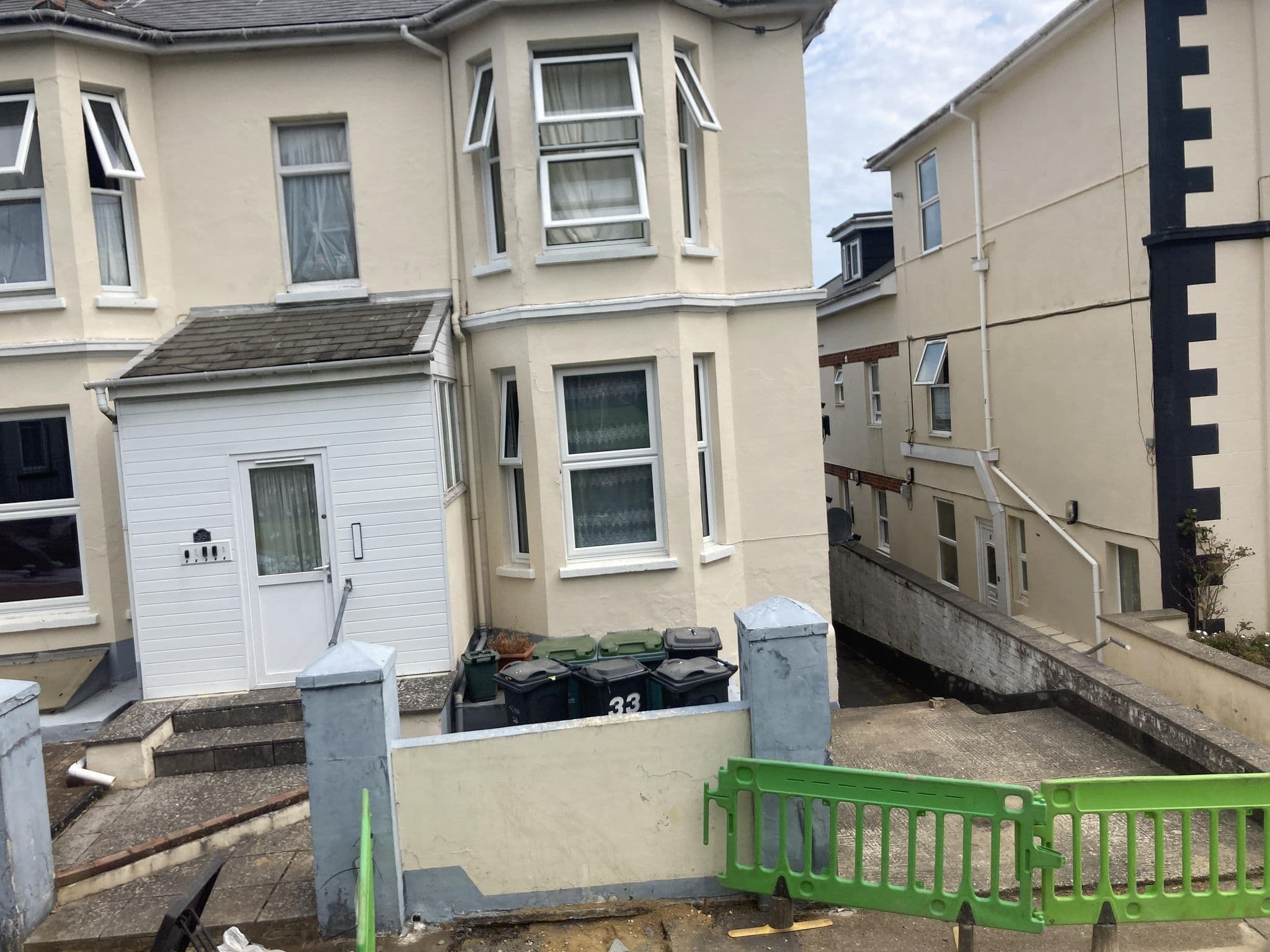 Street view near Willow Bank Hotel, Shanklin — © cjmalone (CC BY-SA · Mapillary)