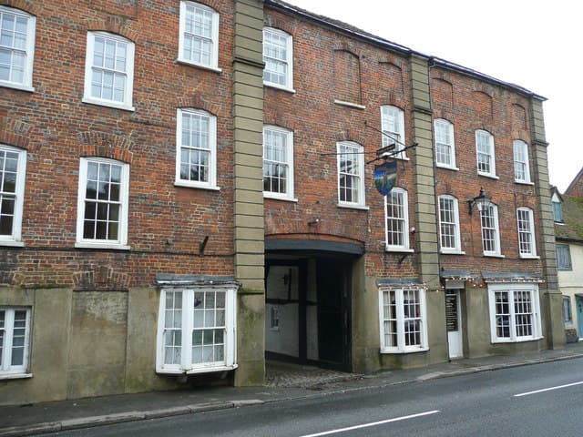 The George & Dragon Hotel (via Wikimedia Commons, CC BY-SA 2.0)
