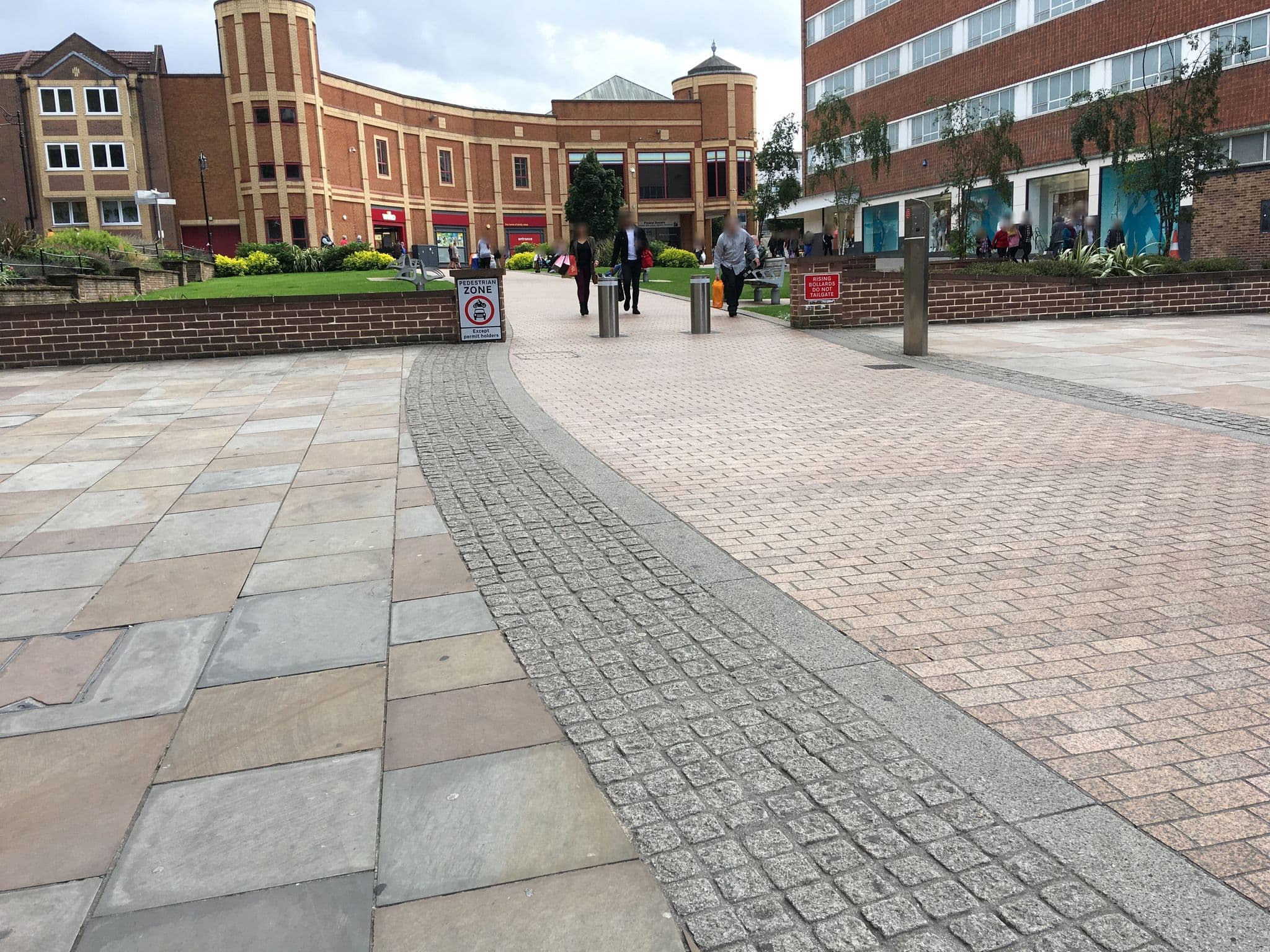 Street view near Lychgate Cottage, Coventry — © libjohn (CC BY-SA · Mapillary)