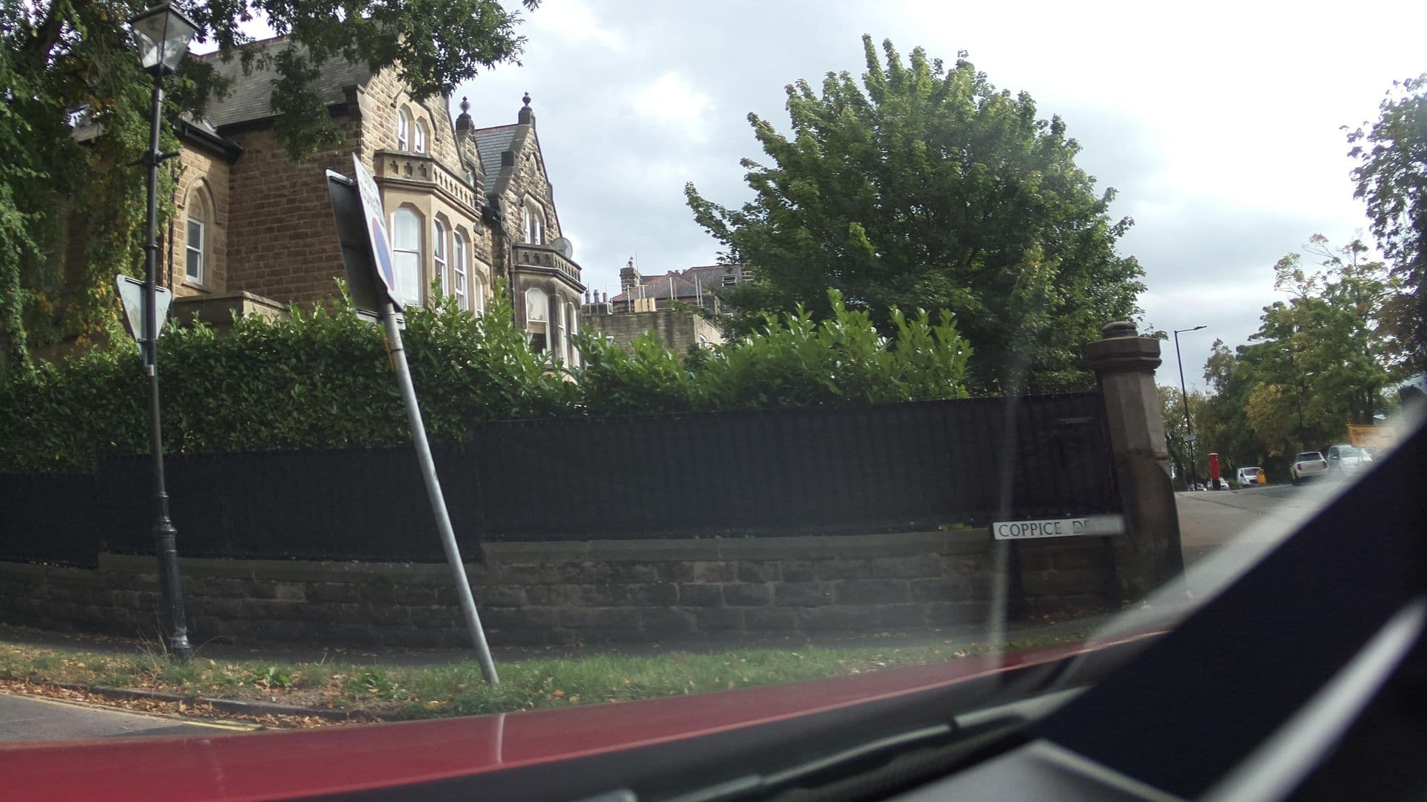 Street view near The Bijou, Harrogate — © southglos (CC BY-SA · Mapillary)