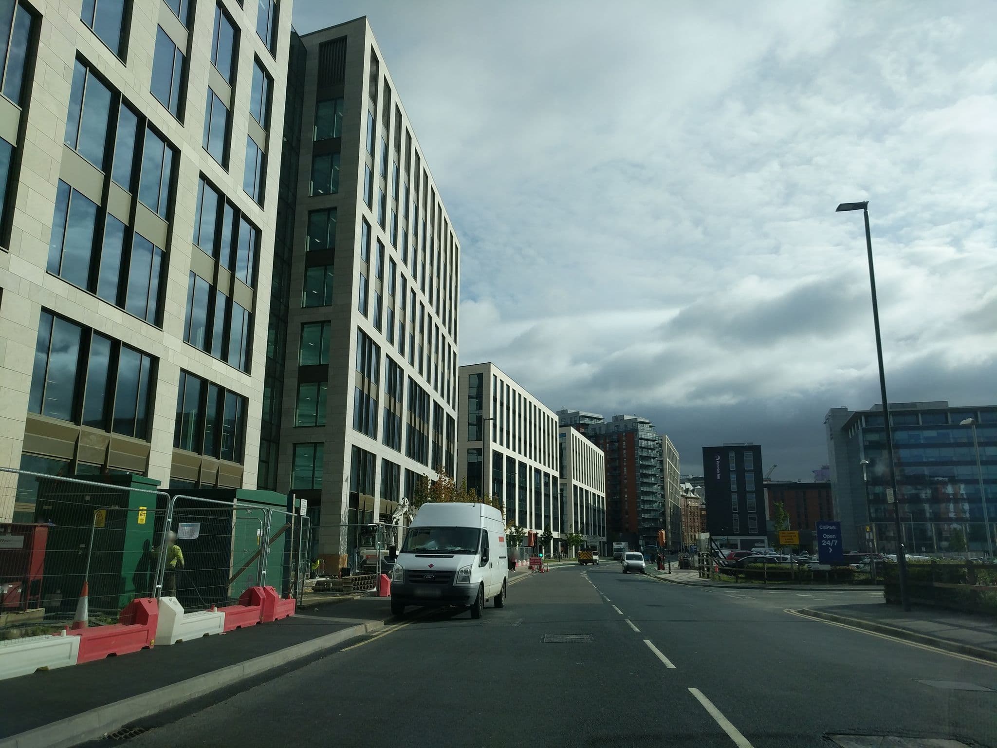 Street view near Thistle Hotels, Leeds — © adam2 (CC BY-SA · Mapillary)