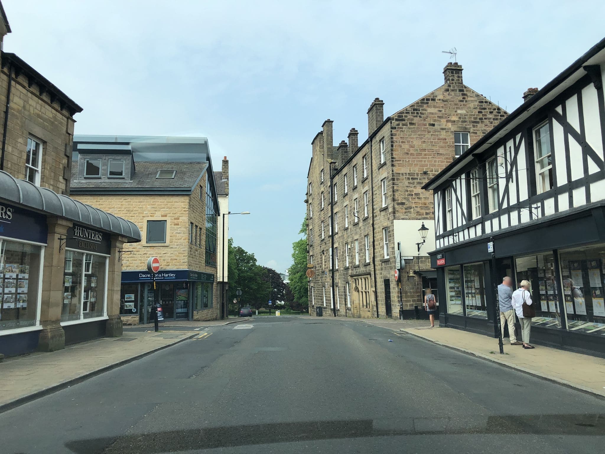 Street view near Regent House Apartments, Harrogate — © locator (CC BY-SA · Mapillary)