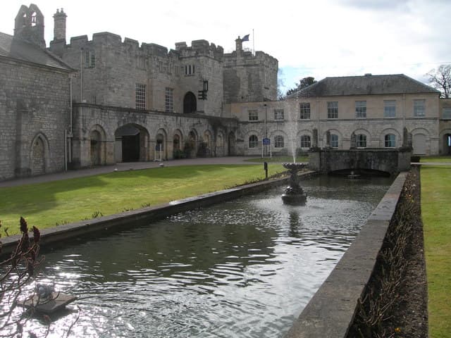 Hazlewood Castle & Spa (via Wikimedia Commons, CC BY-SA 2.0)