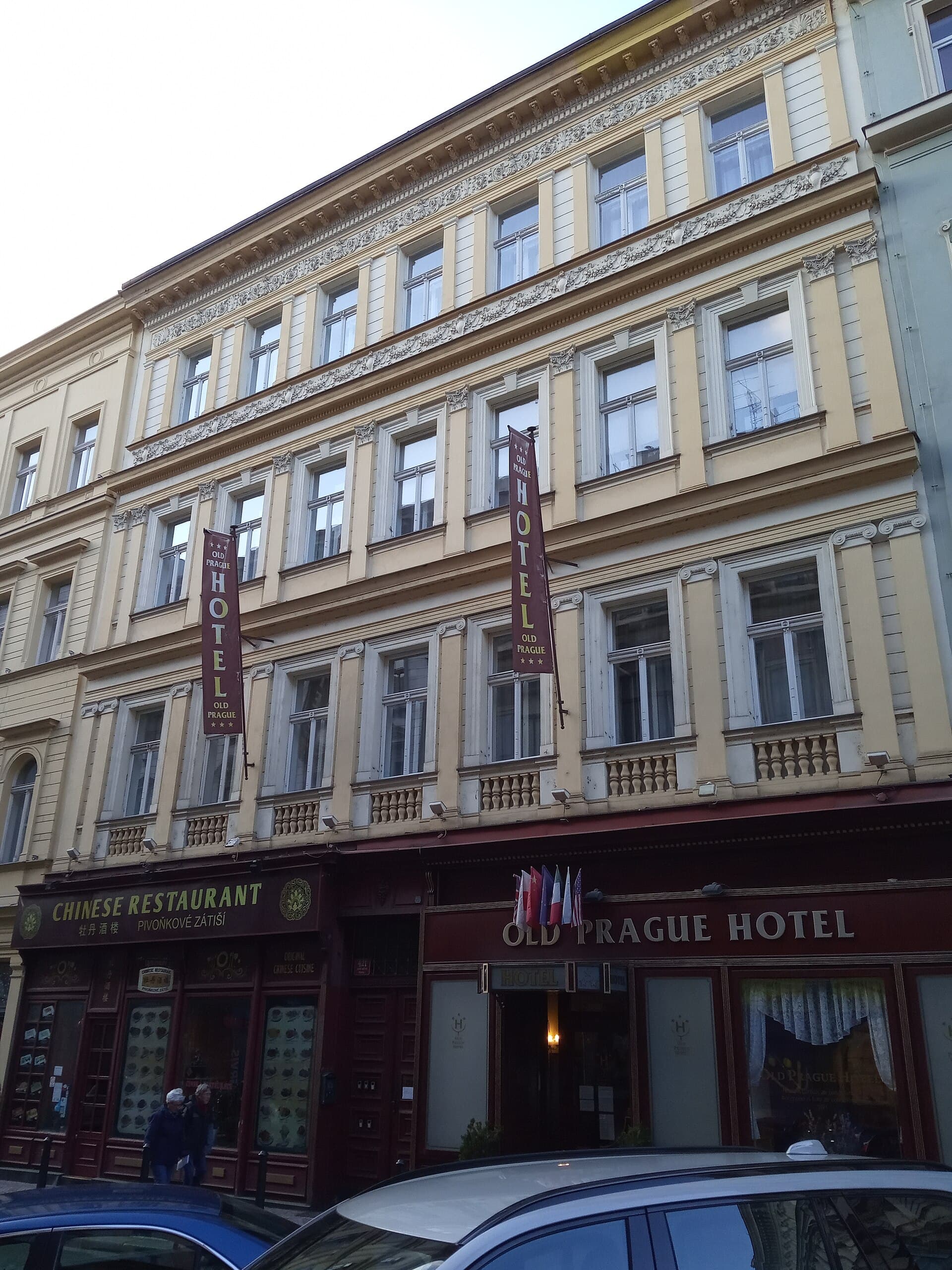 Old Prague Hotel (via Wikimedia Commons, CC BY-SA 3.0)