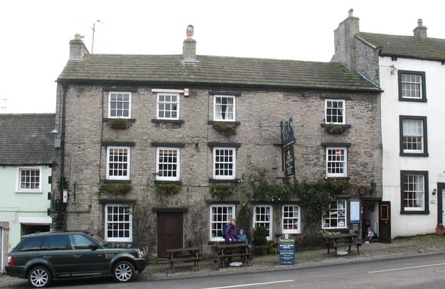 The Dante Arms (via Wikimedia Commons, CC BY-SA 2.0)