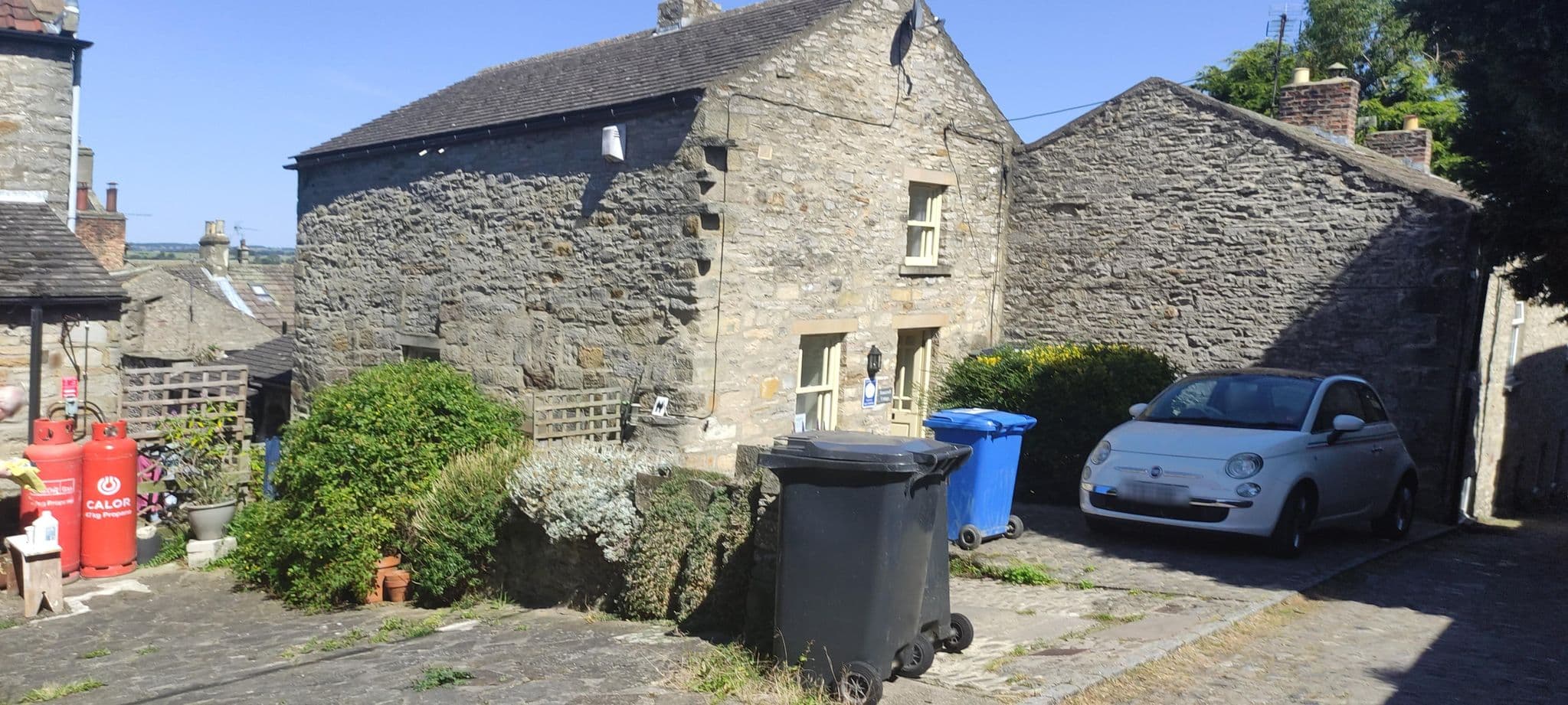 Street view near Stonecroft Holiday Cottage, Leyburn — © jethro10 (CC BY-SA · Mapillary)