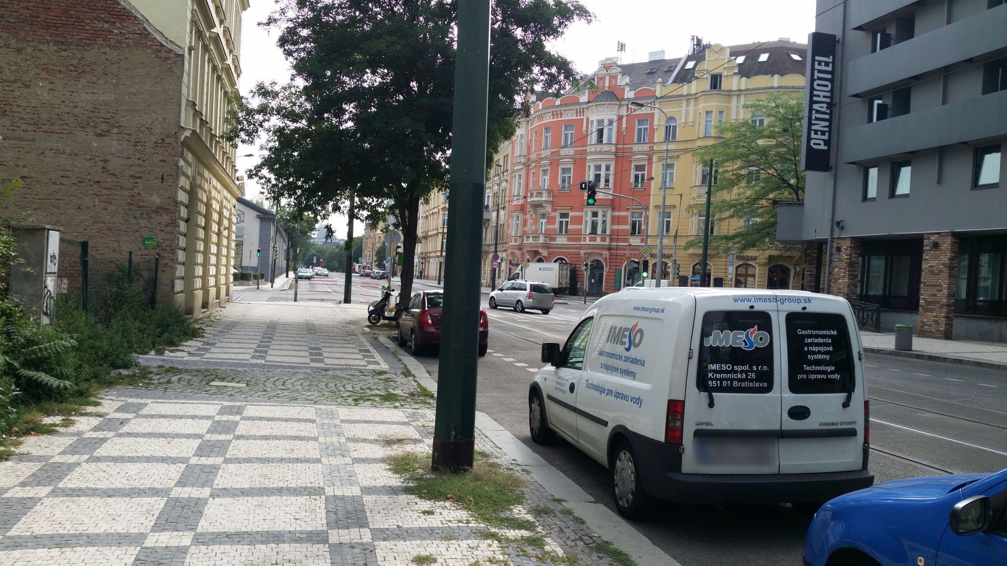 Street view near Pulse8, Karlín — © piskvor (CC BY-SA · Mapillary)