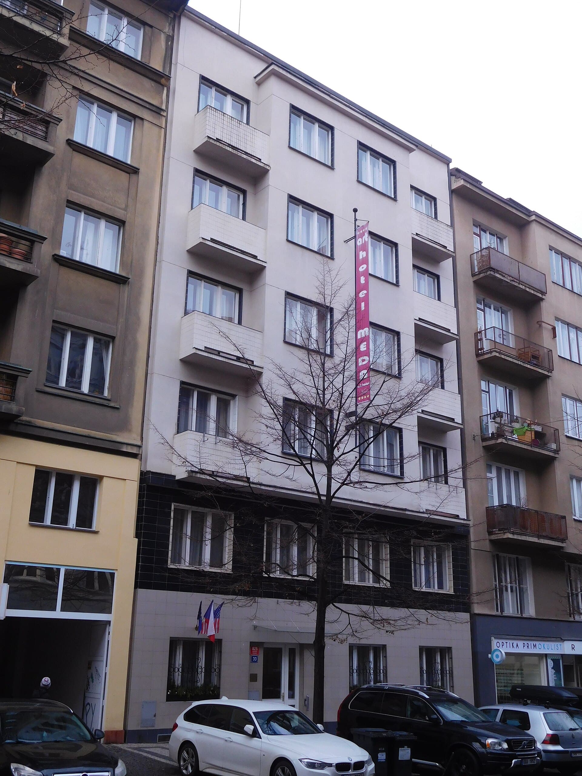 Hotel Meda of Museum Kampa (via Wikimedia Commons, CC BY-SA 3.0)