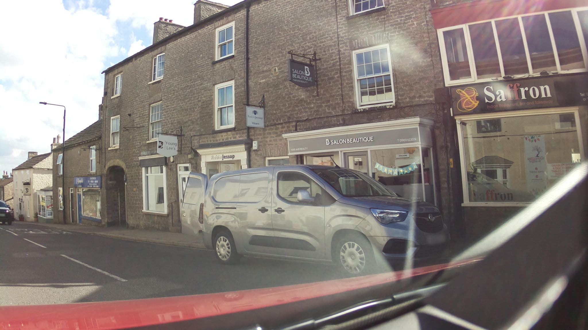 Street view near Yorkshire Cottages, Leyburn — © southglos (CC BY-SA · Mapillary)