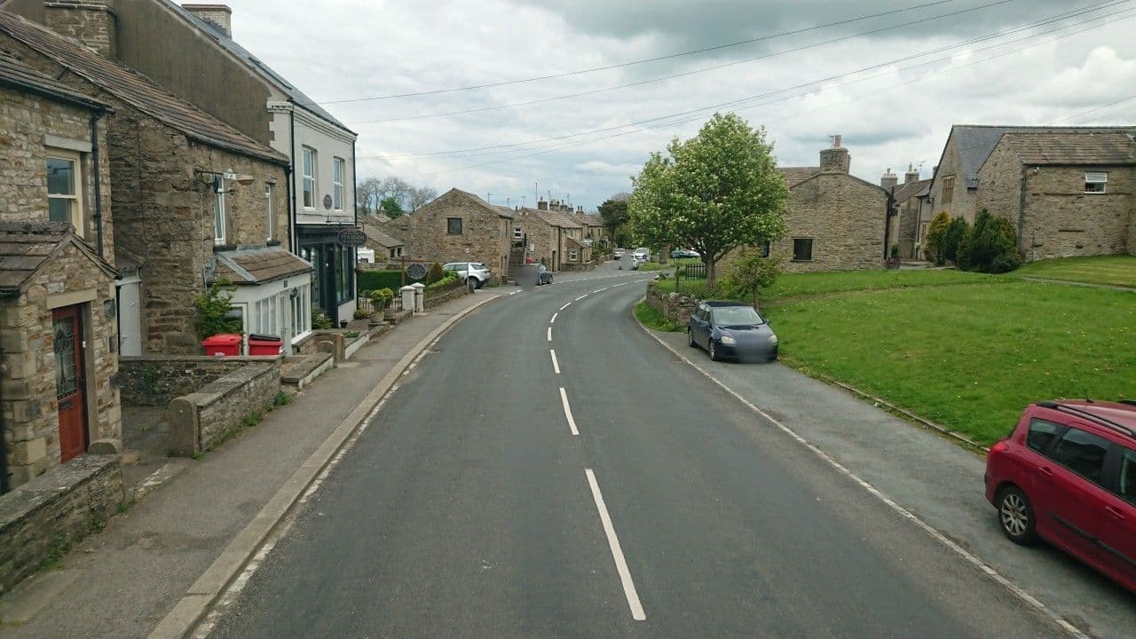 Street view near Yoredale Guest House and Hamilton's Tea Room, Leyburn — © skifans (CC BY-SA · Mapillary)