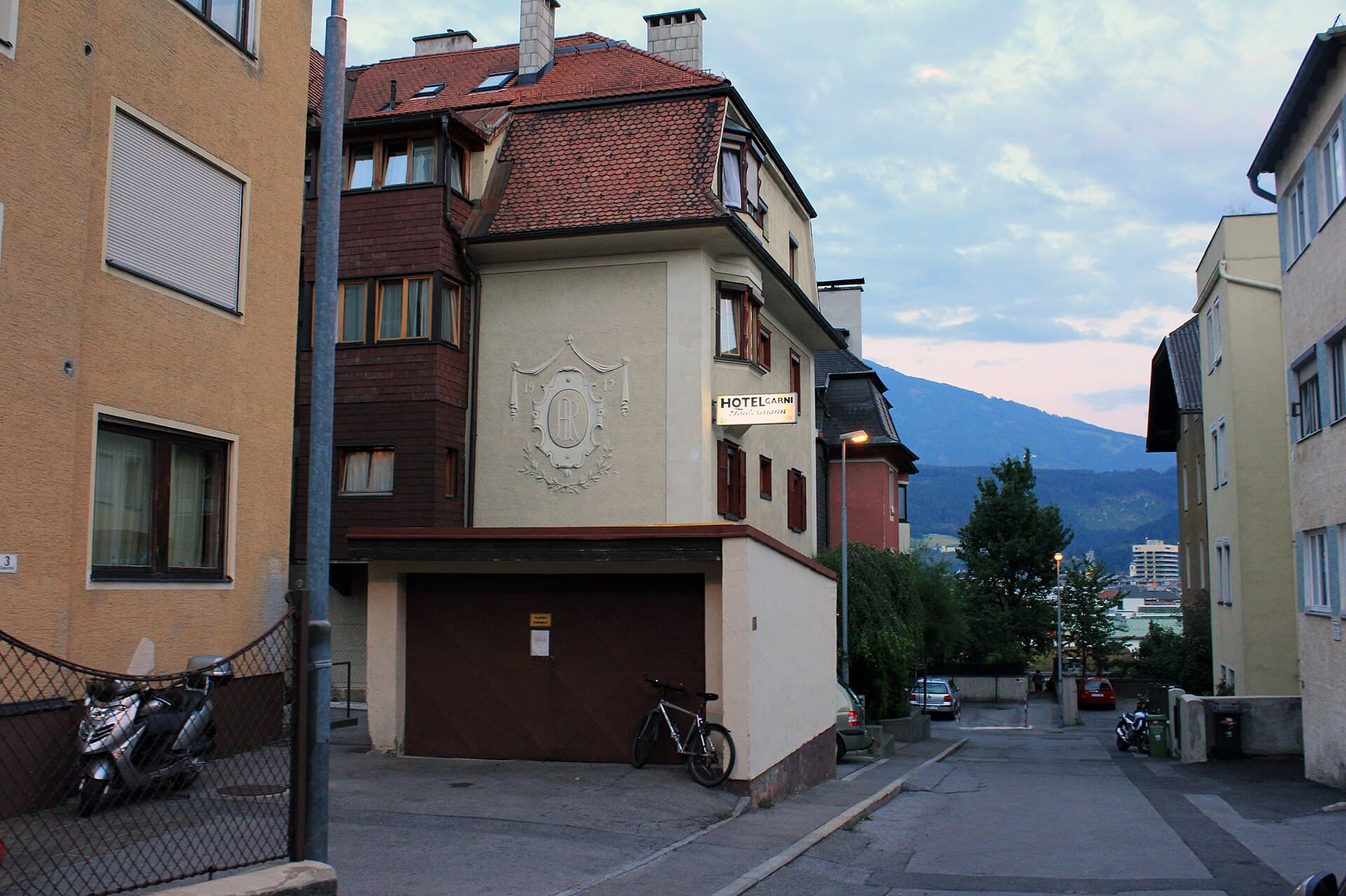 Hotel Tautermann (via Wikimedia Commons, CC BY-SA 3.0)