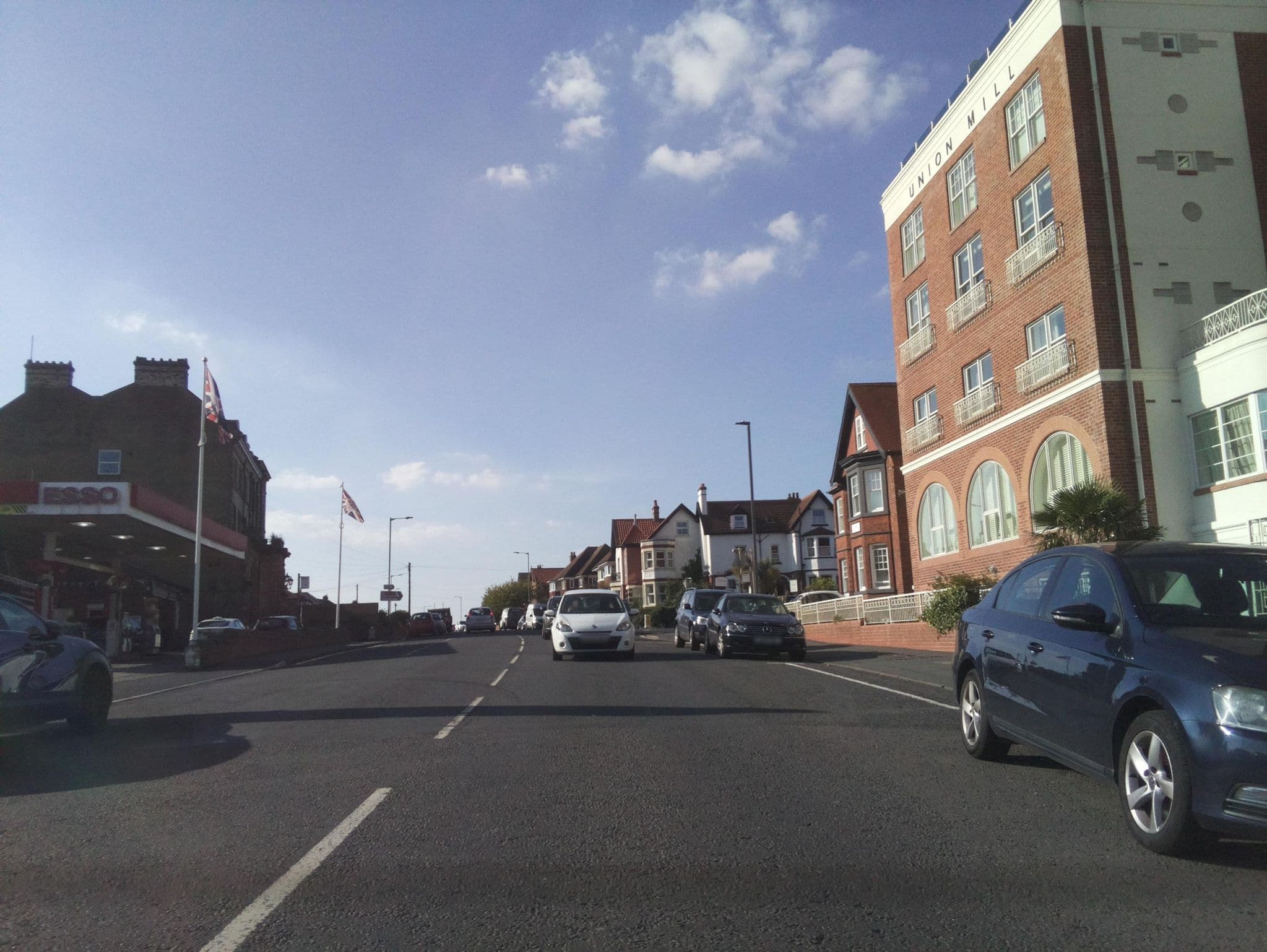 Street view near Glenora Guest House, Whitby — © southglos (CC BY-SA · Mapillary)