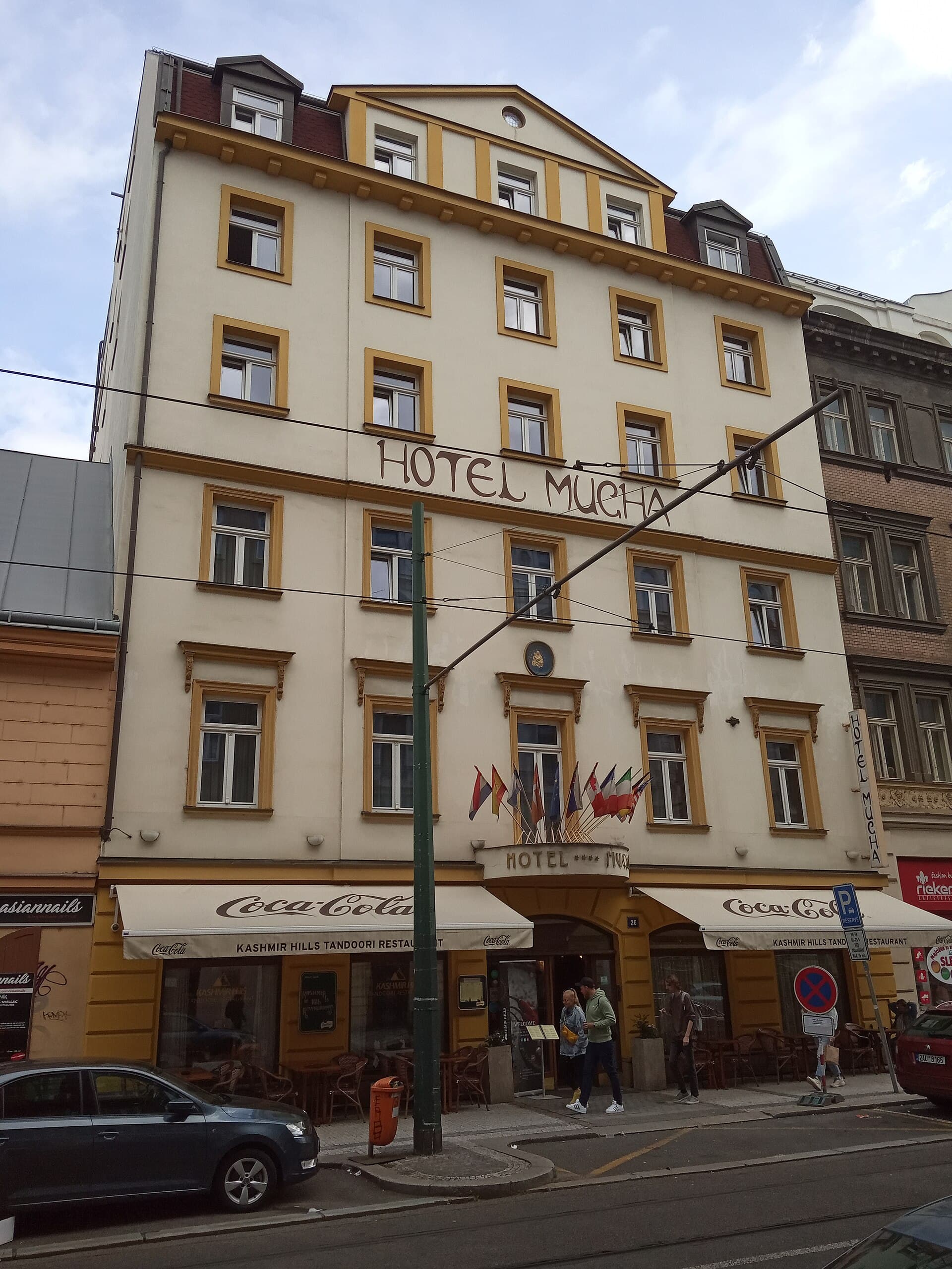 Hotel Mucha (via Wikimedia Commons, CC BY-SA 4.0)