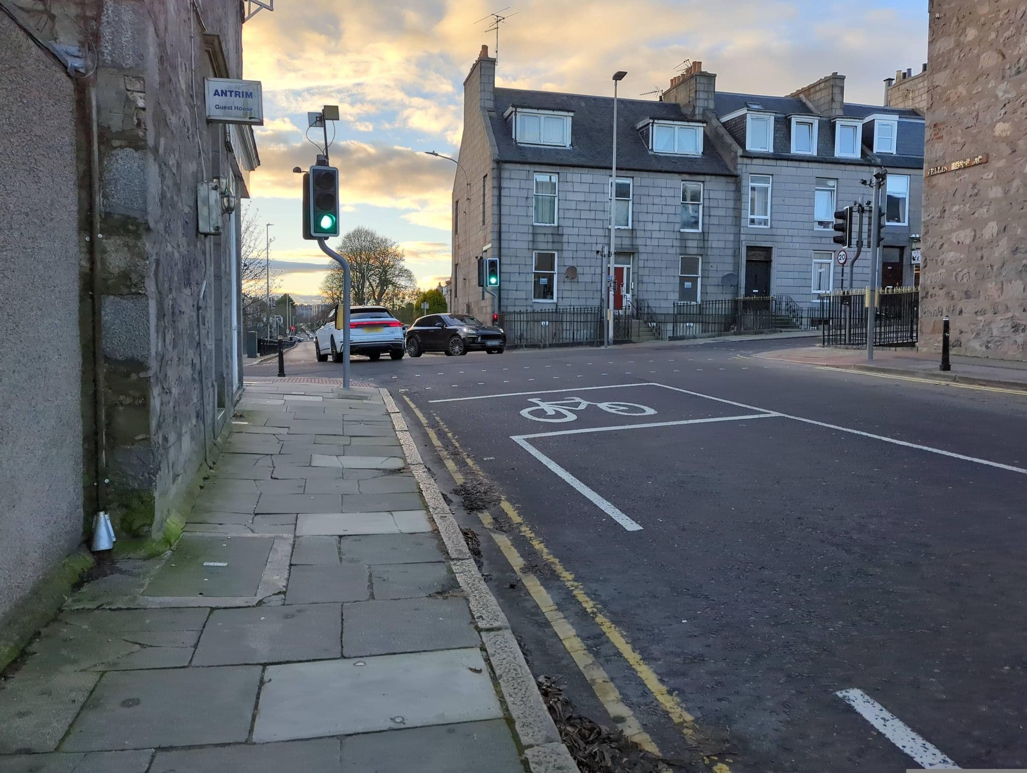 Street view near Antrim Guest House, Aberdeen — © coetserw (CC BY-SA · Mapillary)