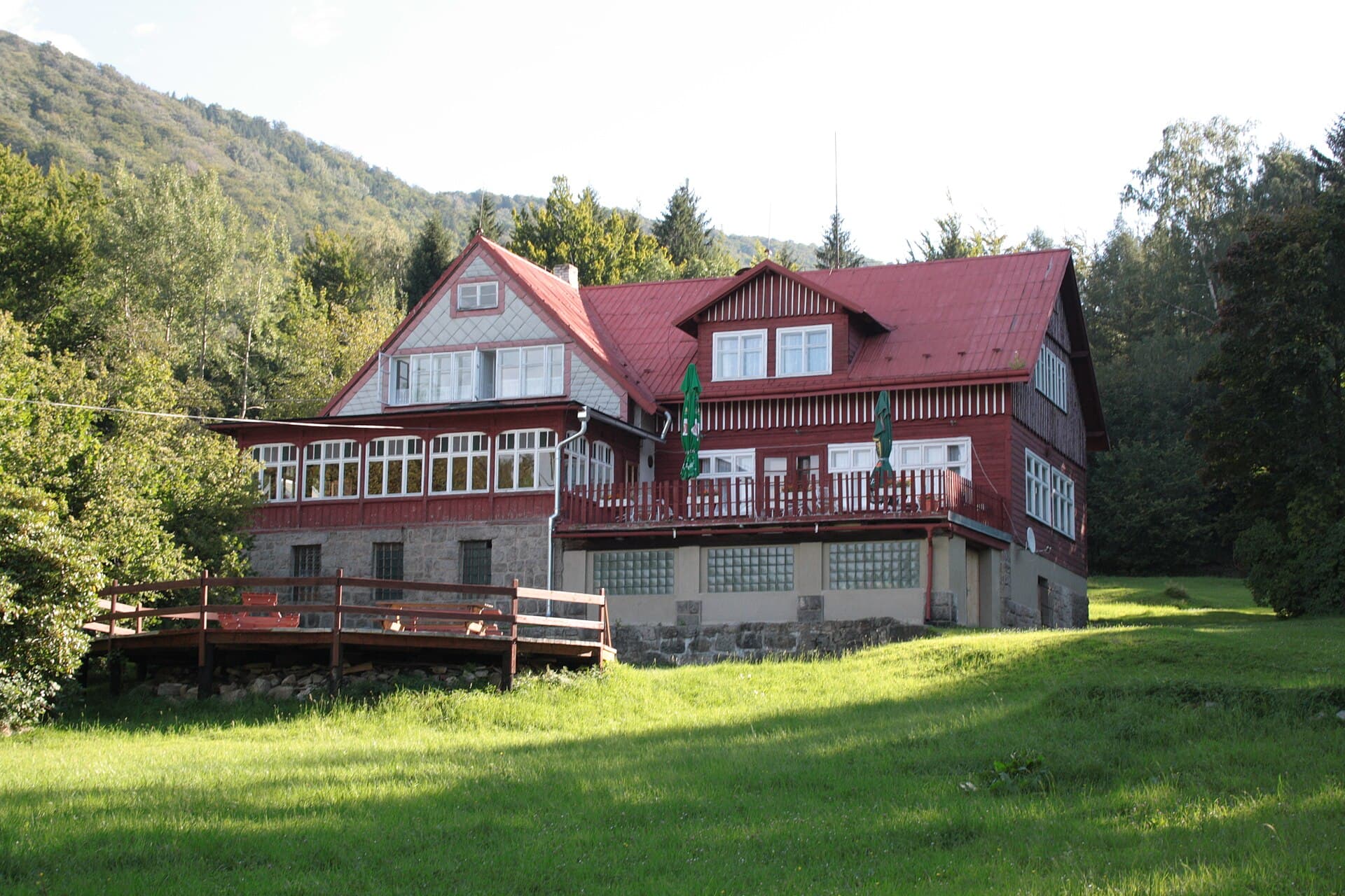 Bartlova bouda (via Wikimedia Commons, CC BY-SA 3.0)