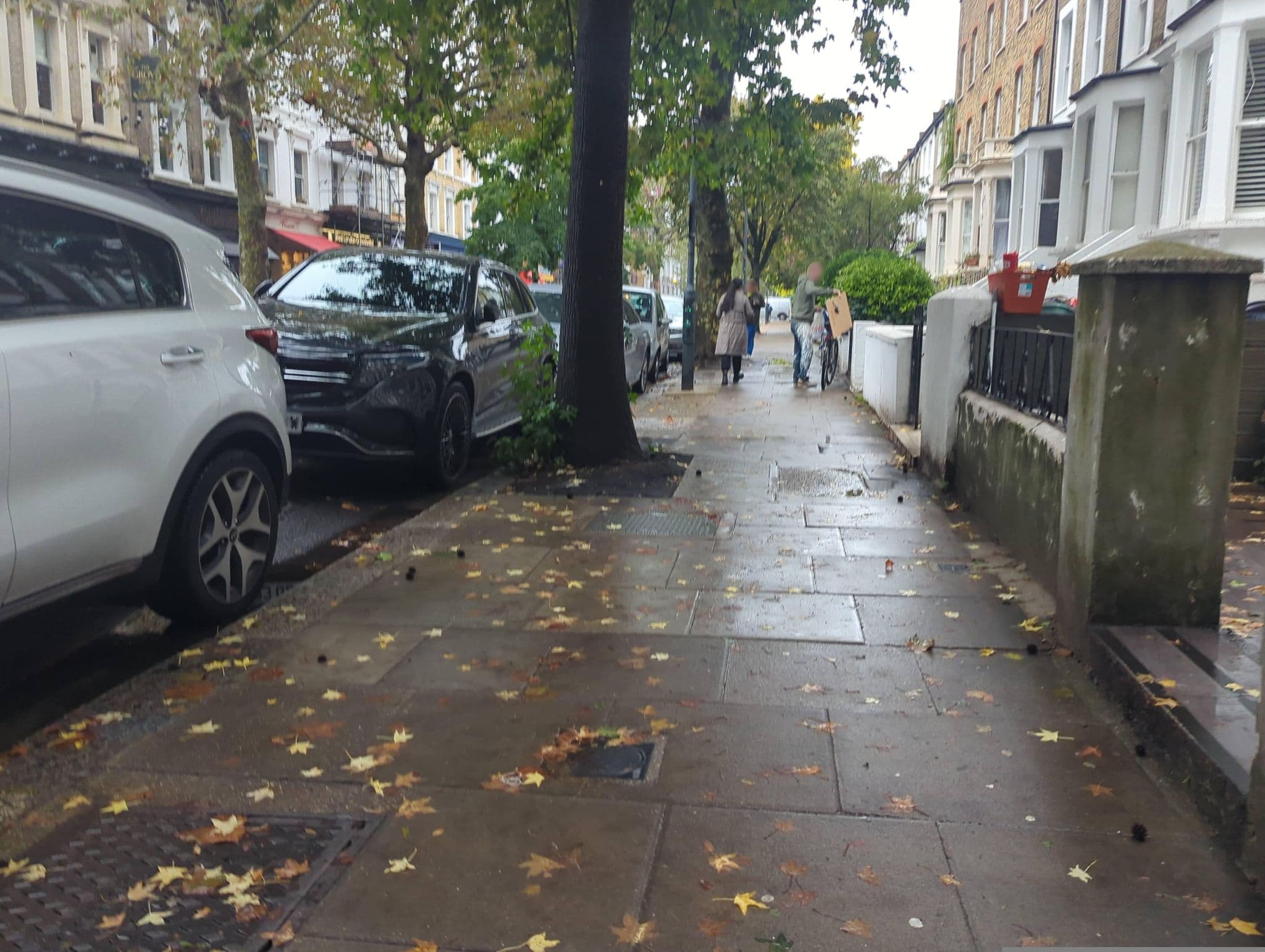 Street view near London Grove Hotel, Shepherds Bush — © KasperSFranz (CC BY-SA · Mapillary)