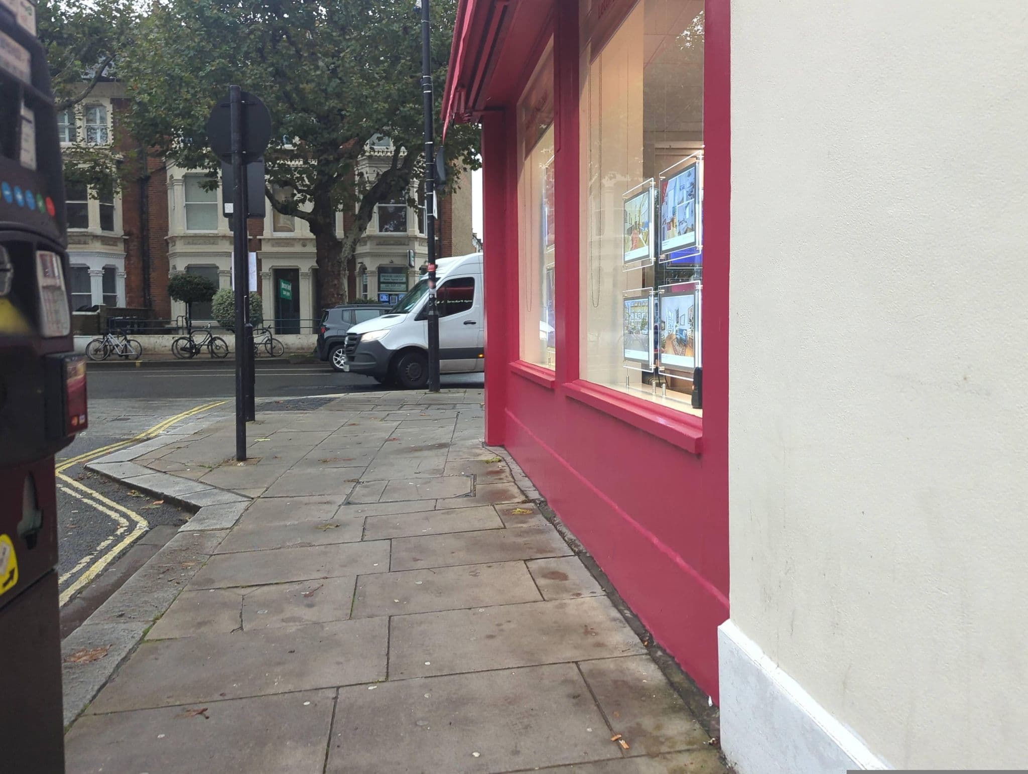 Street view near Star Hotel London, Shepherds Bush — © KasperSFranz (CC BY-SA · Mapillary)