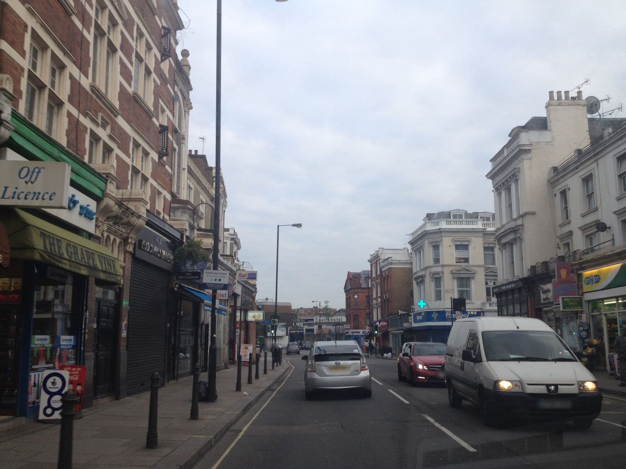 Street view near Best in City, Earls Court — © domdomegg (CC BY-SA · Mapillary)