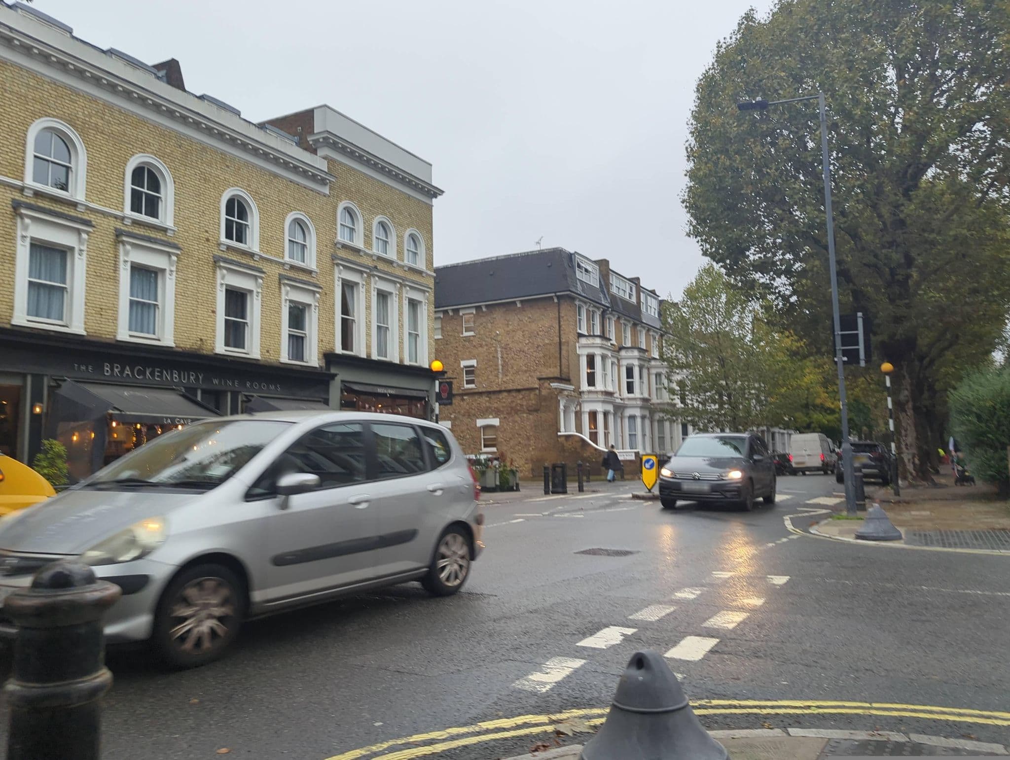 Street view near Lamington Serviced Apartments, Shepherds Bush — © KasperSFranz (CC BY-SA · Mapillary)