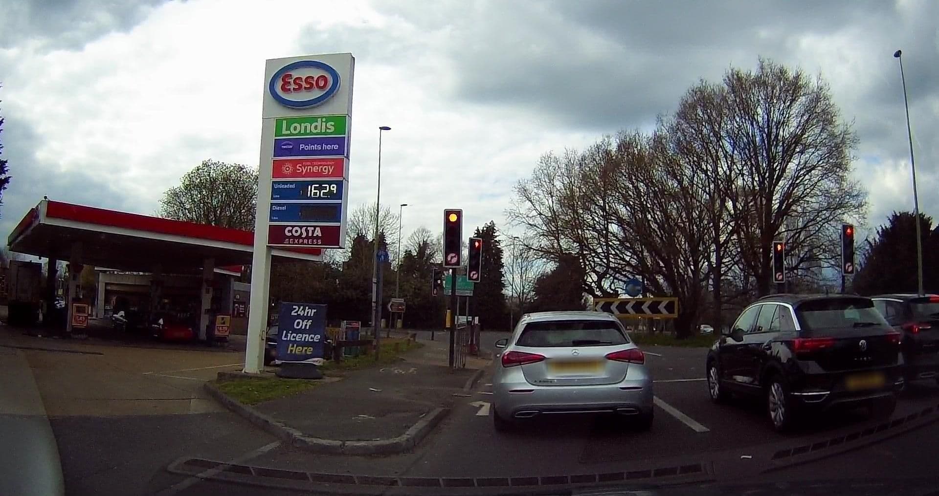 Street view near Airport Inn - Britannia Hotels, Horley — © tallguy (CC BY-SA · Mapillary)