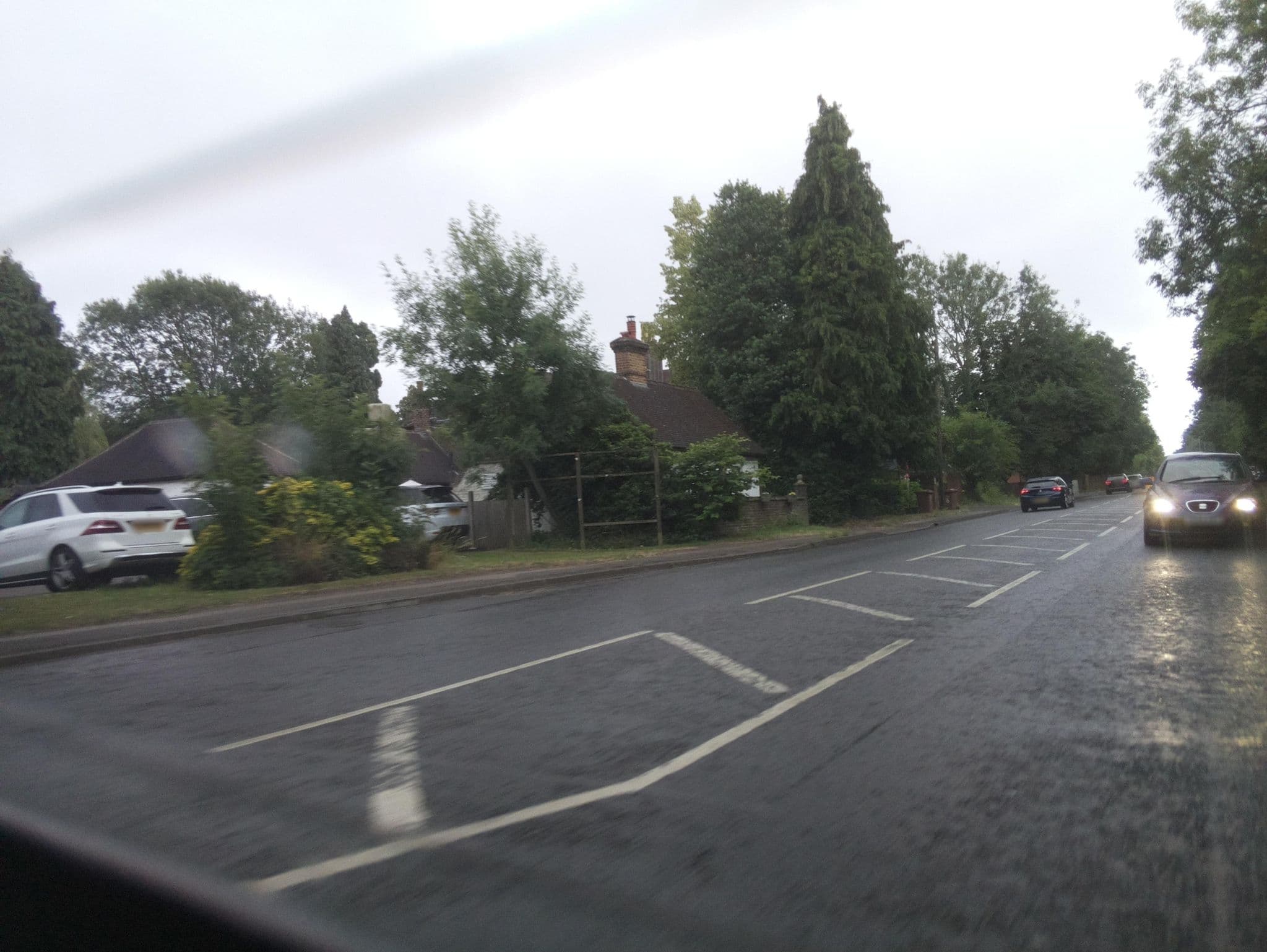 Street view near Best Western Gatwick Skylane Hotel, Horley — © southglos (CC BY-SA · Mapillary)