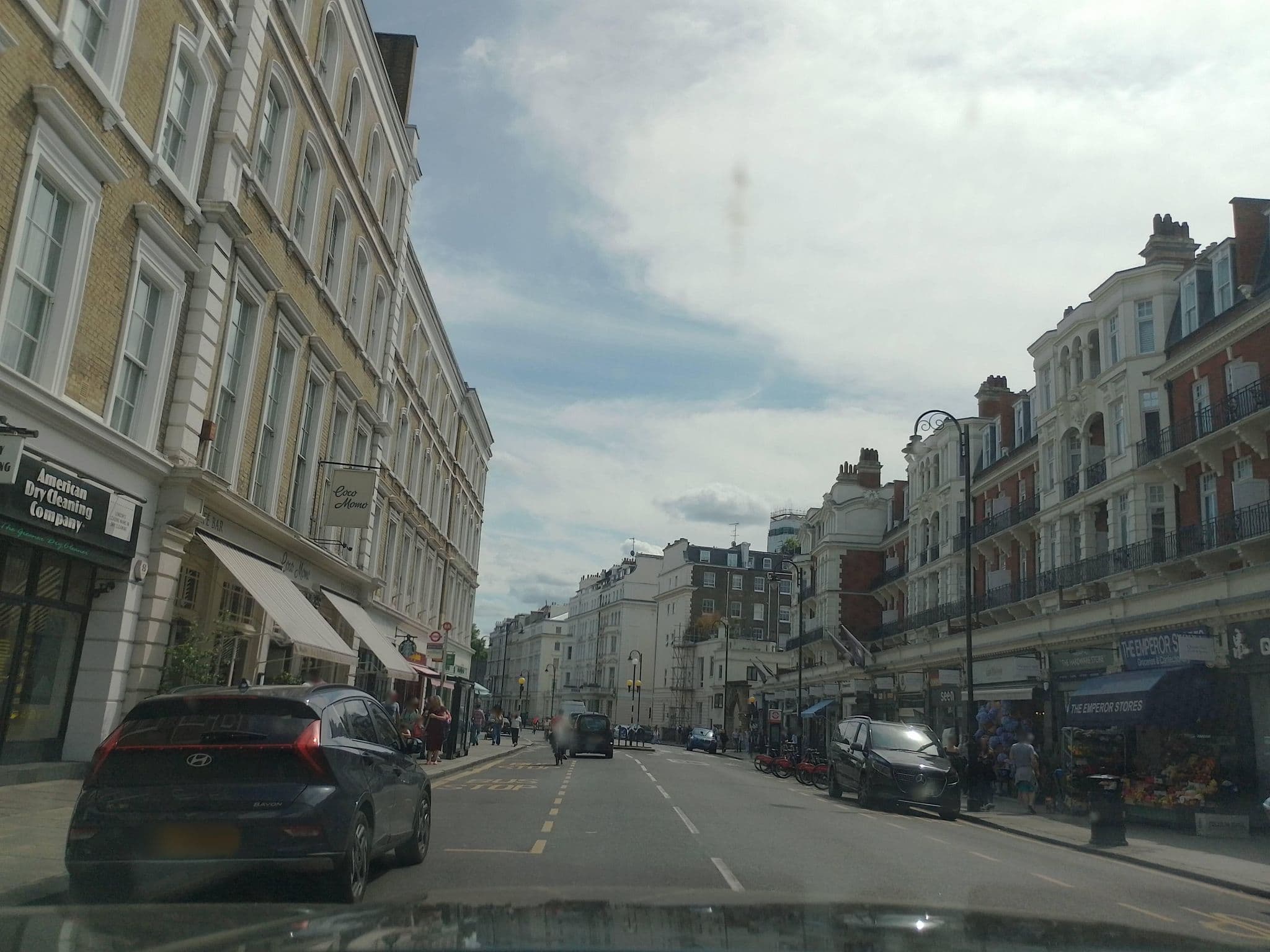 Street view near Holiday Inn Dining Room, Earls Court — © laye (CC BY-SA · Mapillary)