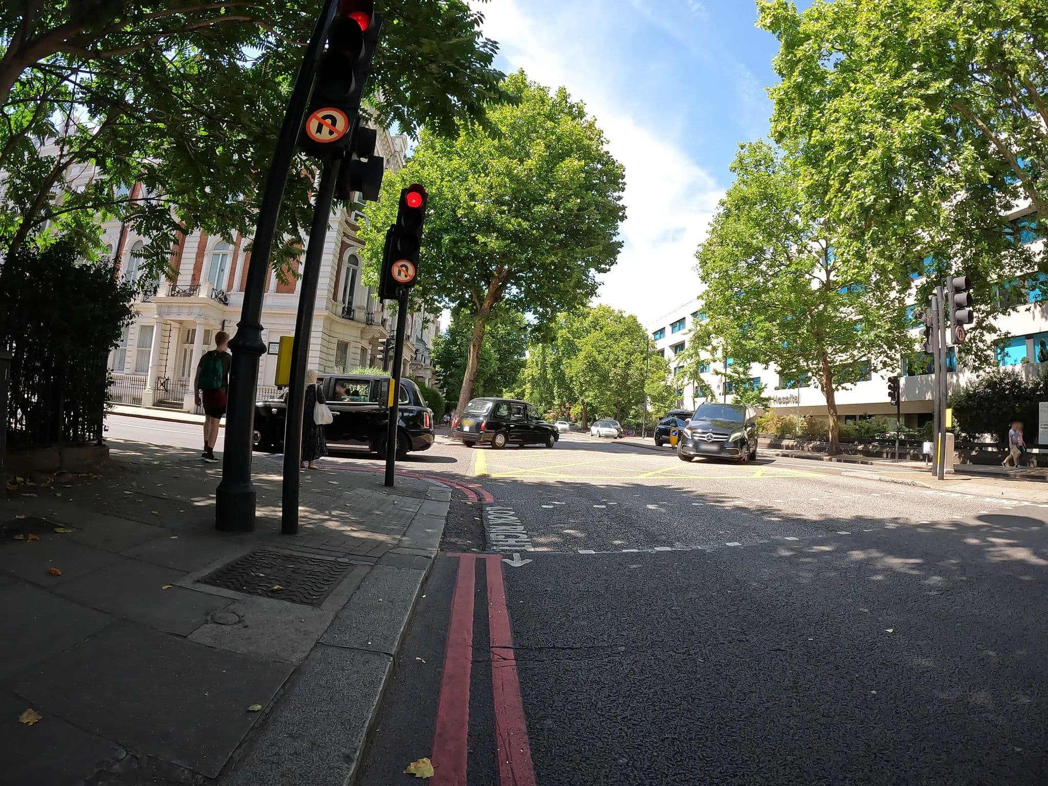 Street view near Knaresborough-serviced-apartments, Earls Court — © erias (CC BY-SA · Mapillary)